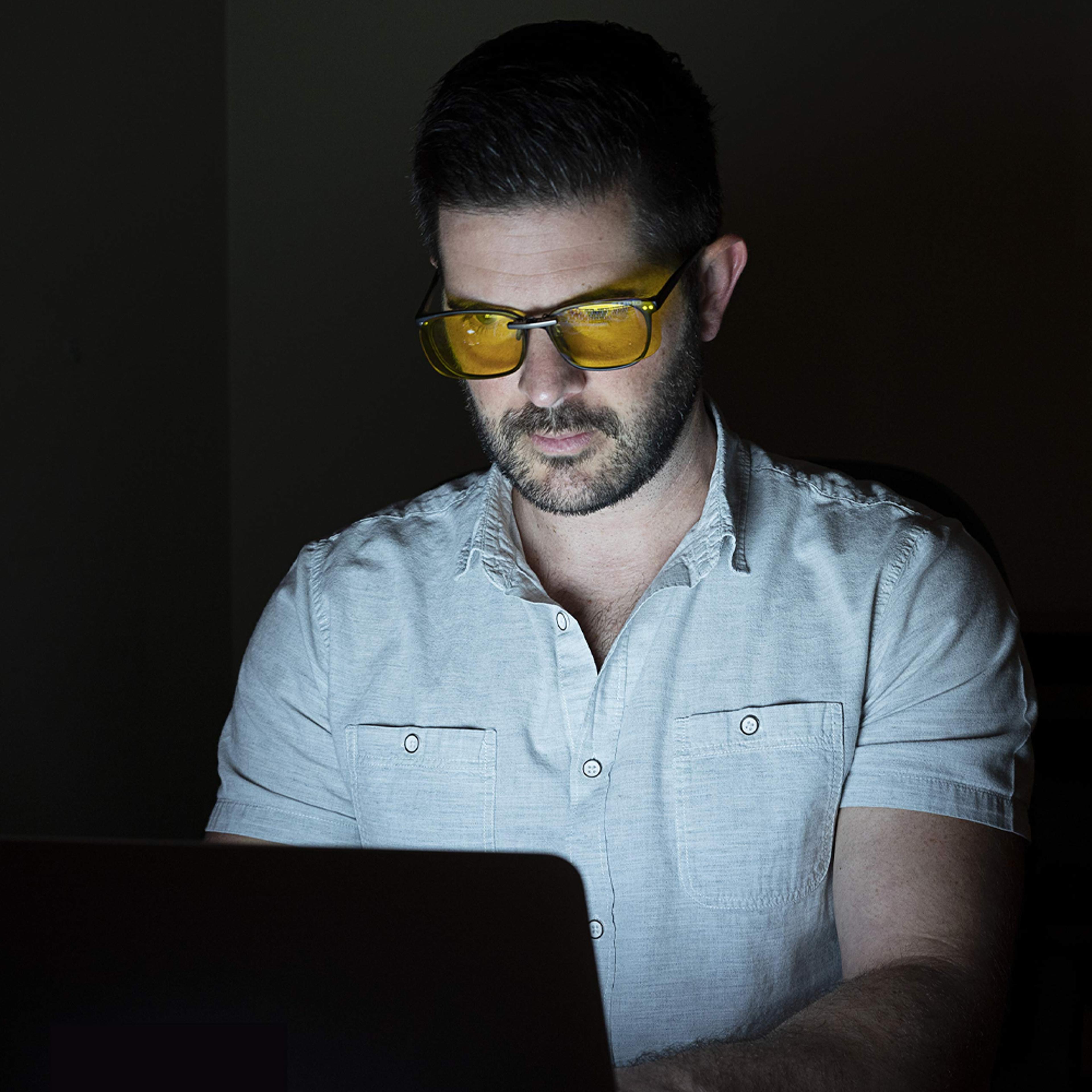 premium blue light blocking clip-on glasses for computers & smartphones