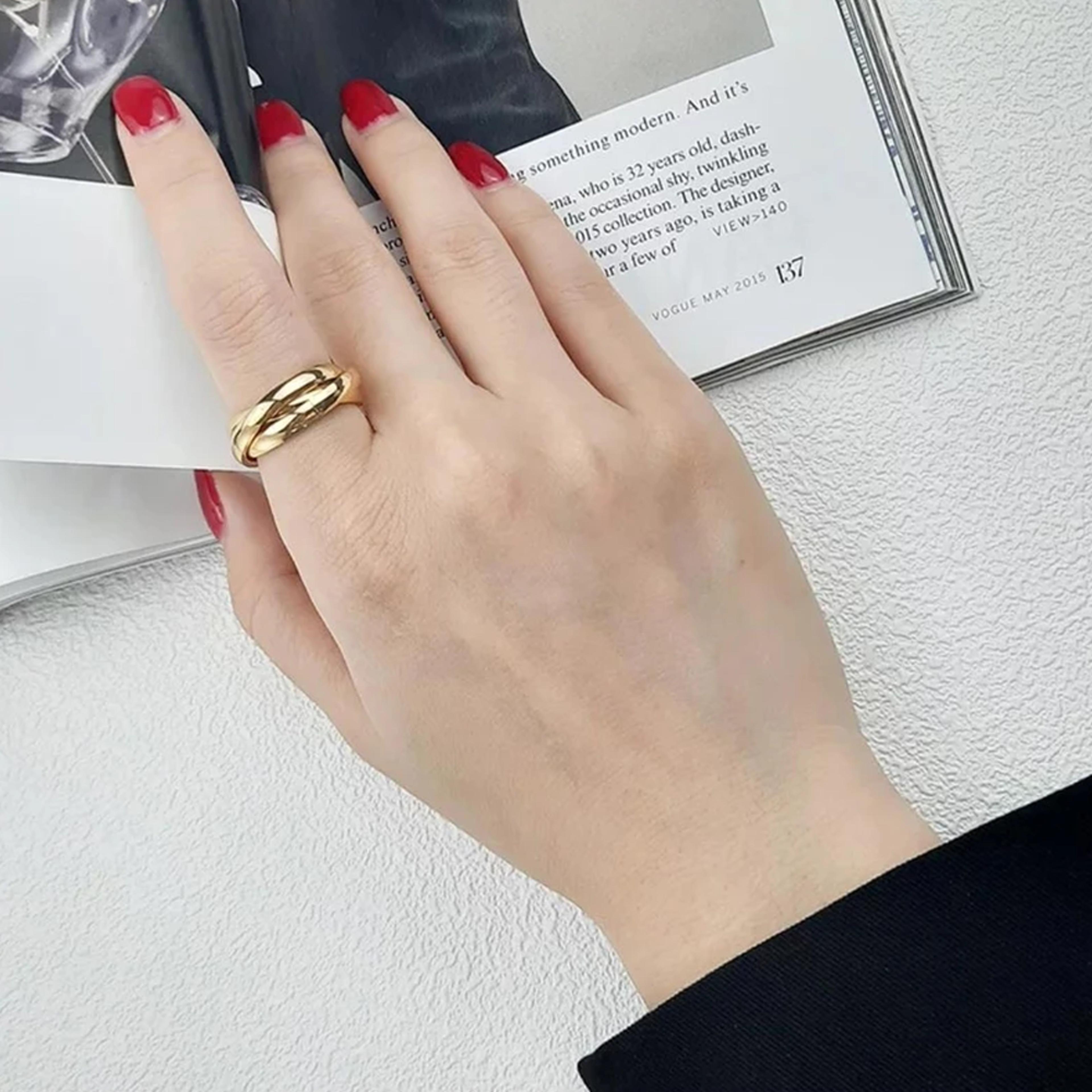 elegant 3 interlocked rings