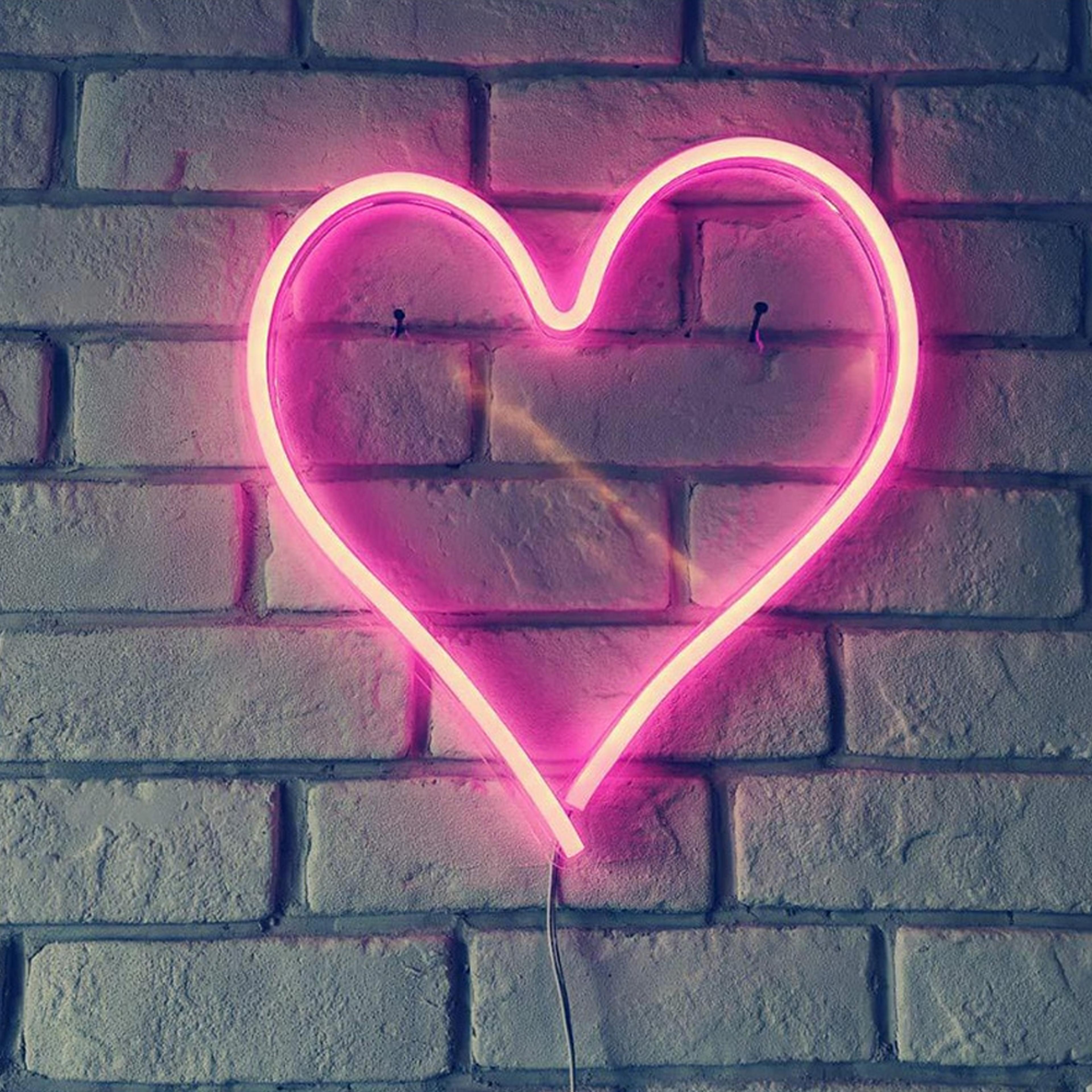 neonpinkheart2