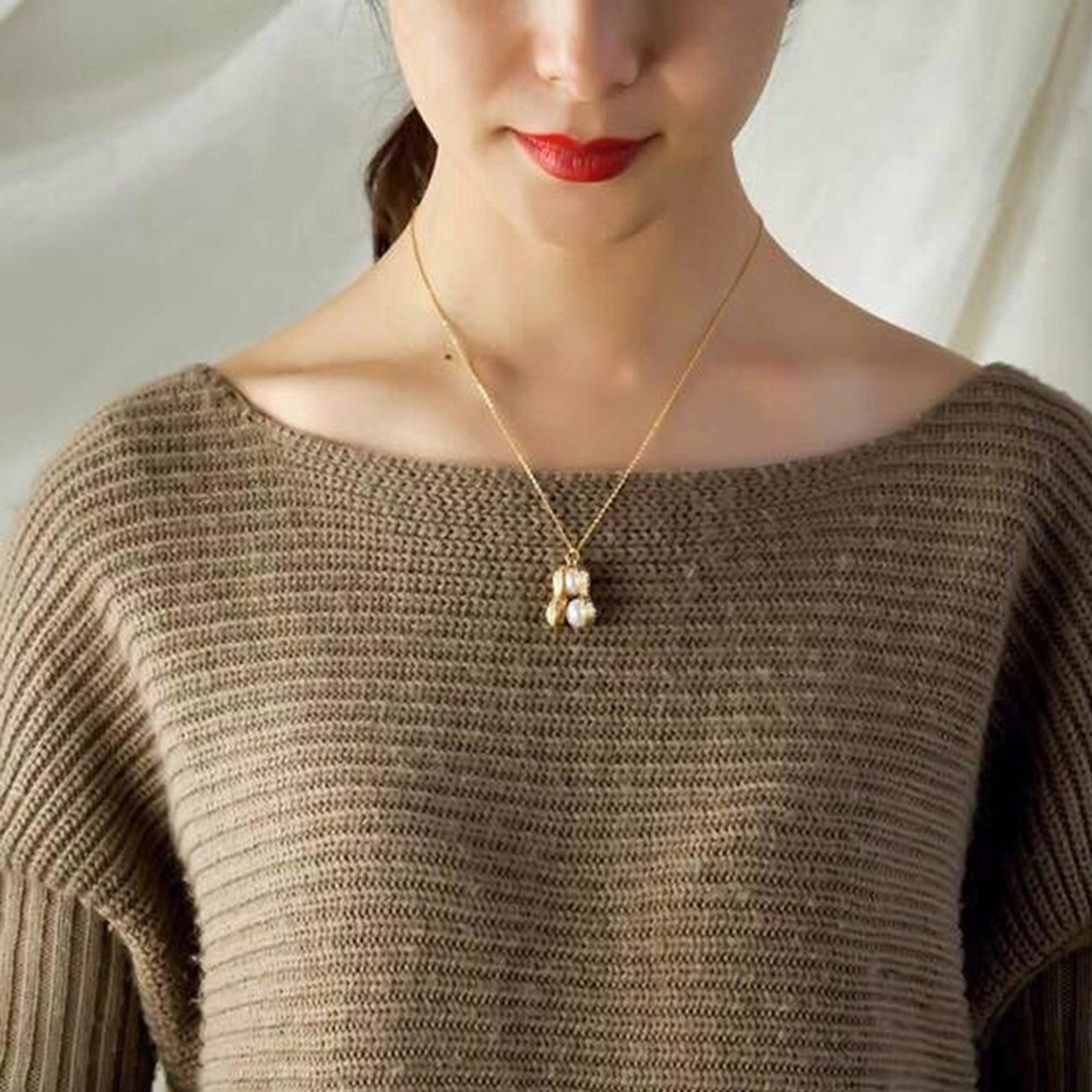 stylish two peas in a pod necklace