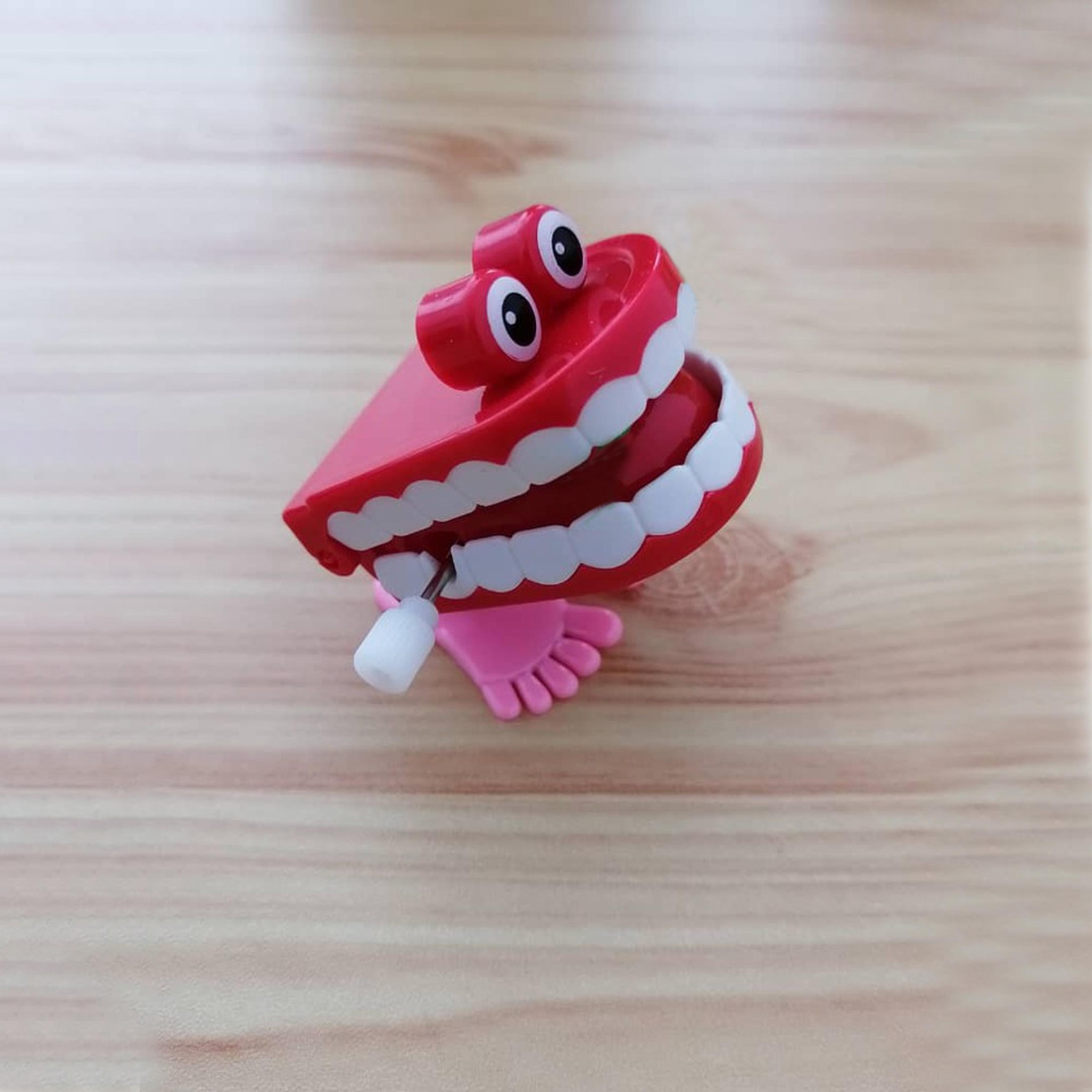 wind up chattering teeth toy