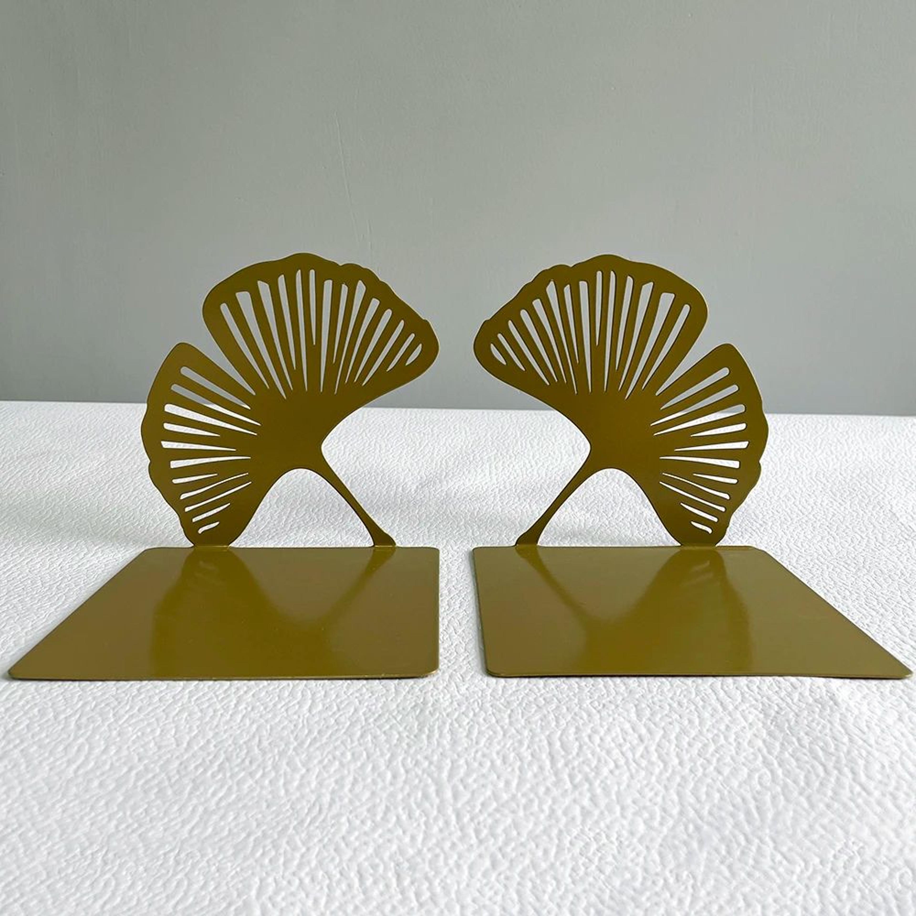 Exquisite Yellow Metal Bookends Stylish Office Desktop Bookshelf For Book Lovers And Home Decor 5