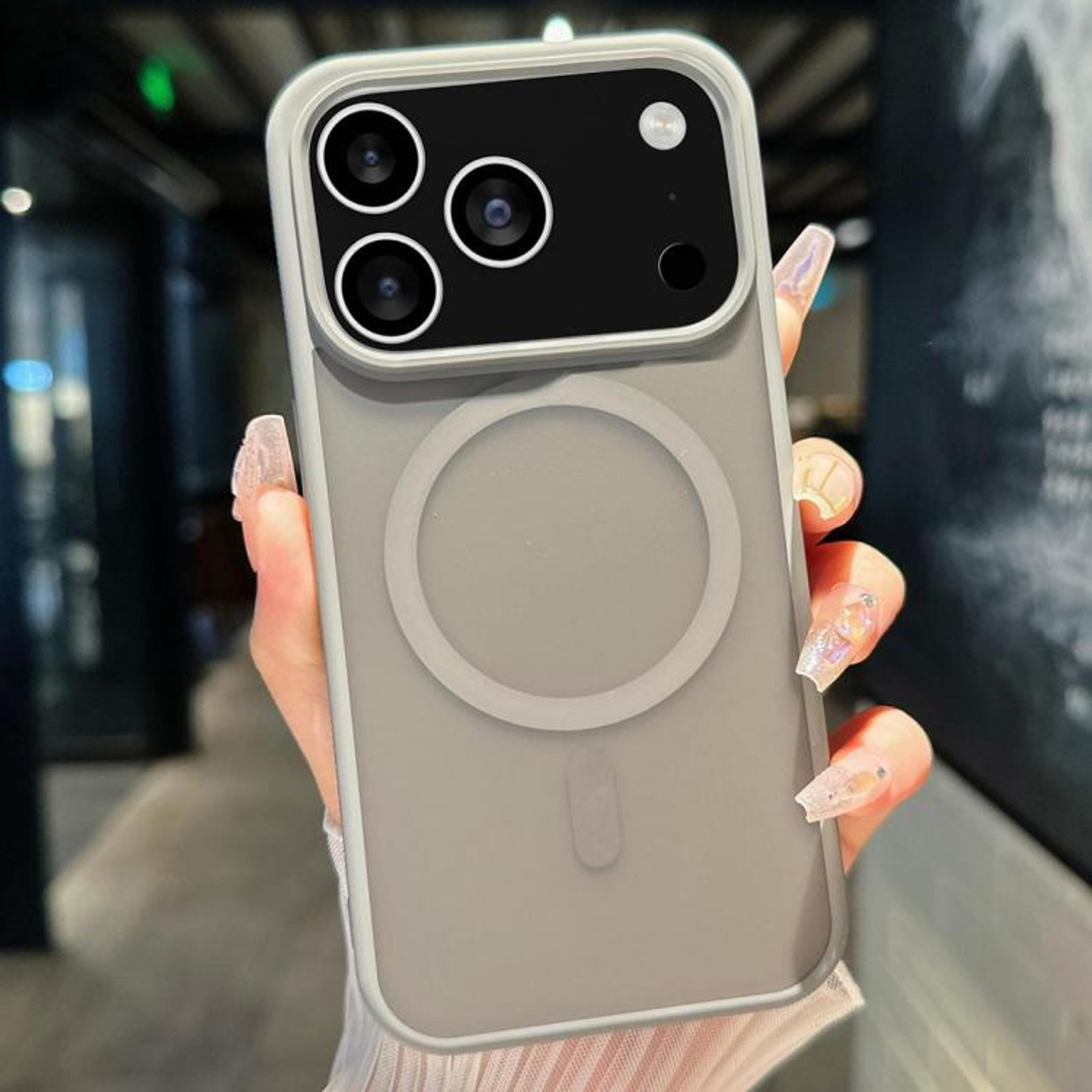 Transparent IPhone 18 Pro TPU PC Case With Magnetic Wireless Charging 8