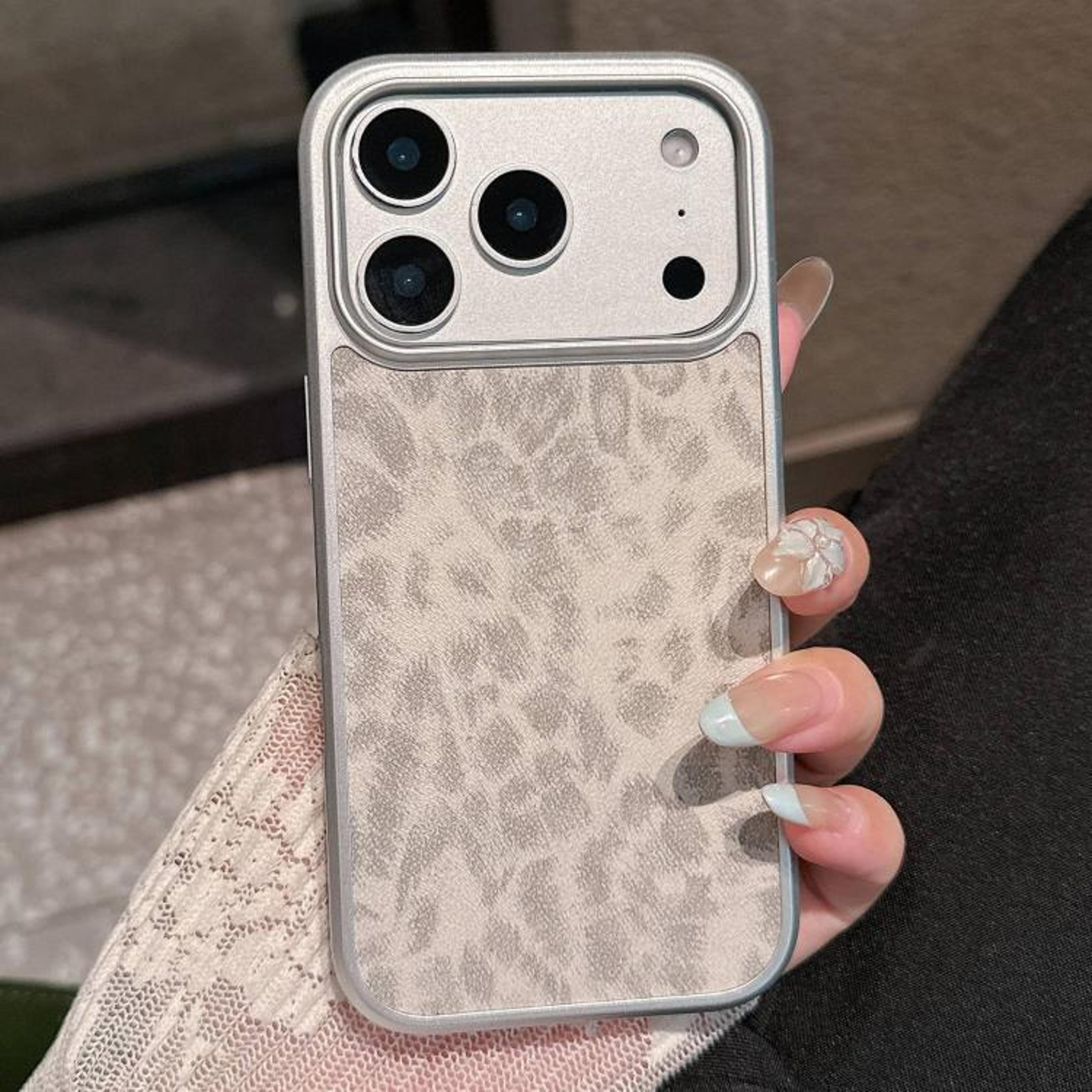 Leopard Print Electroplated IPhone 18 Pro Case With Large Lens Window 10