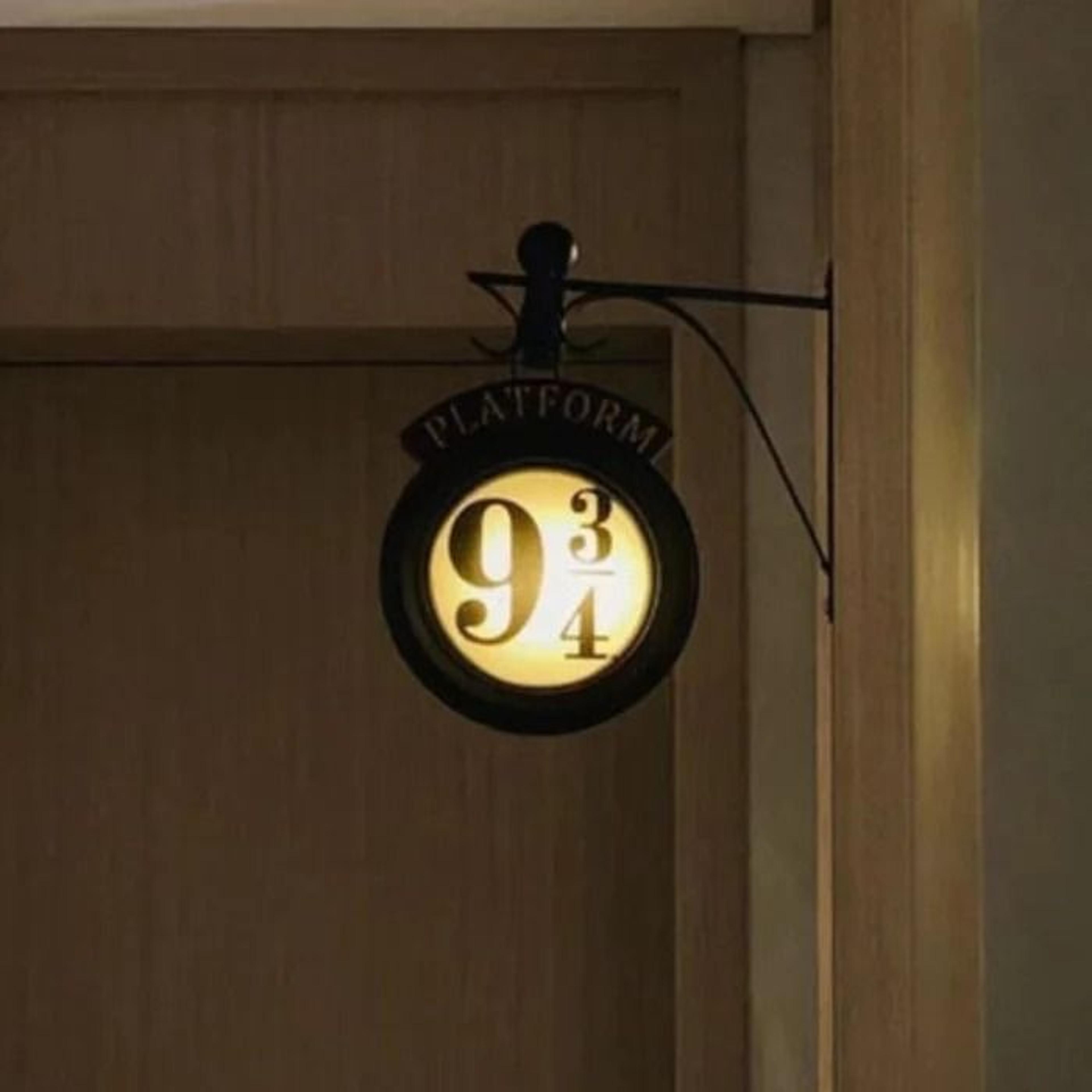 Harry Potter Platform LED Wall Hanging Night Light Vintage Magic Lamp 4