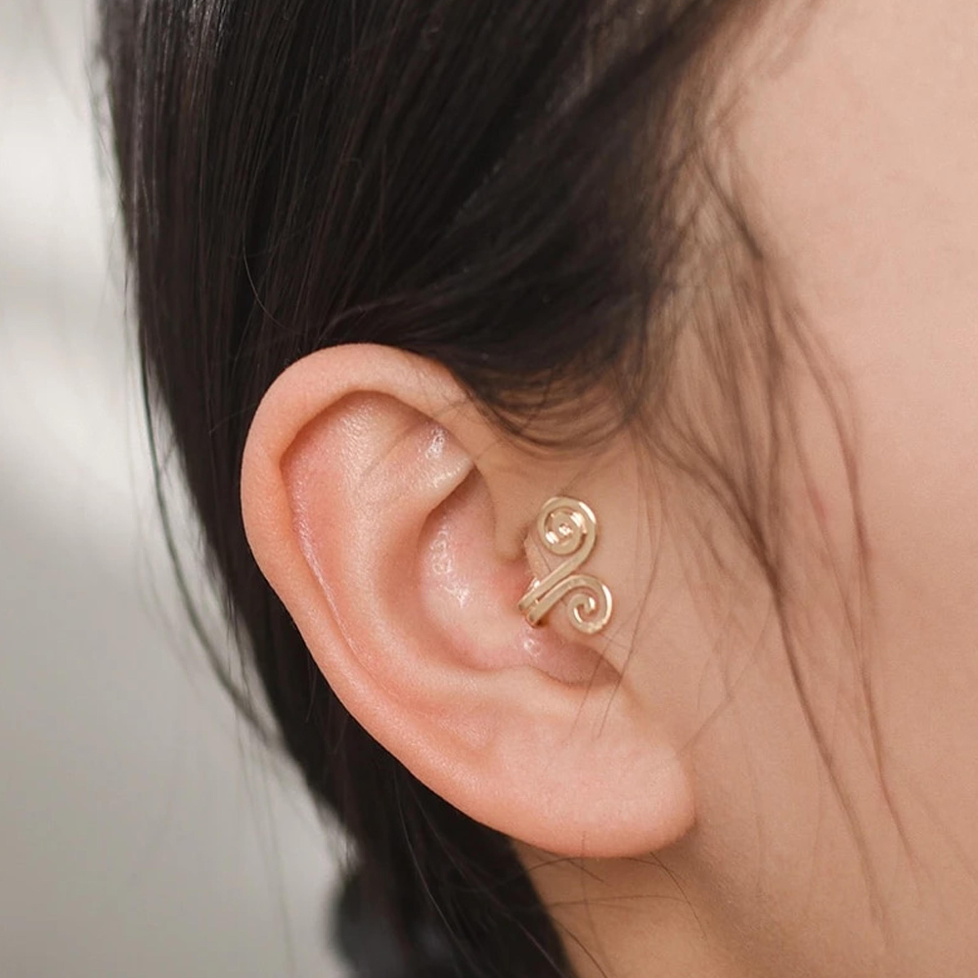 Nonpiercing earrings stimulating ear pressure points