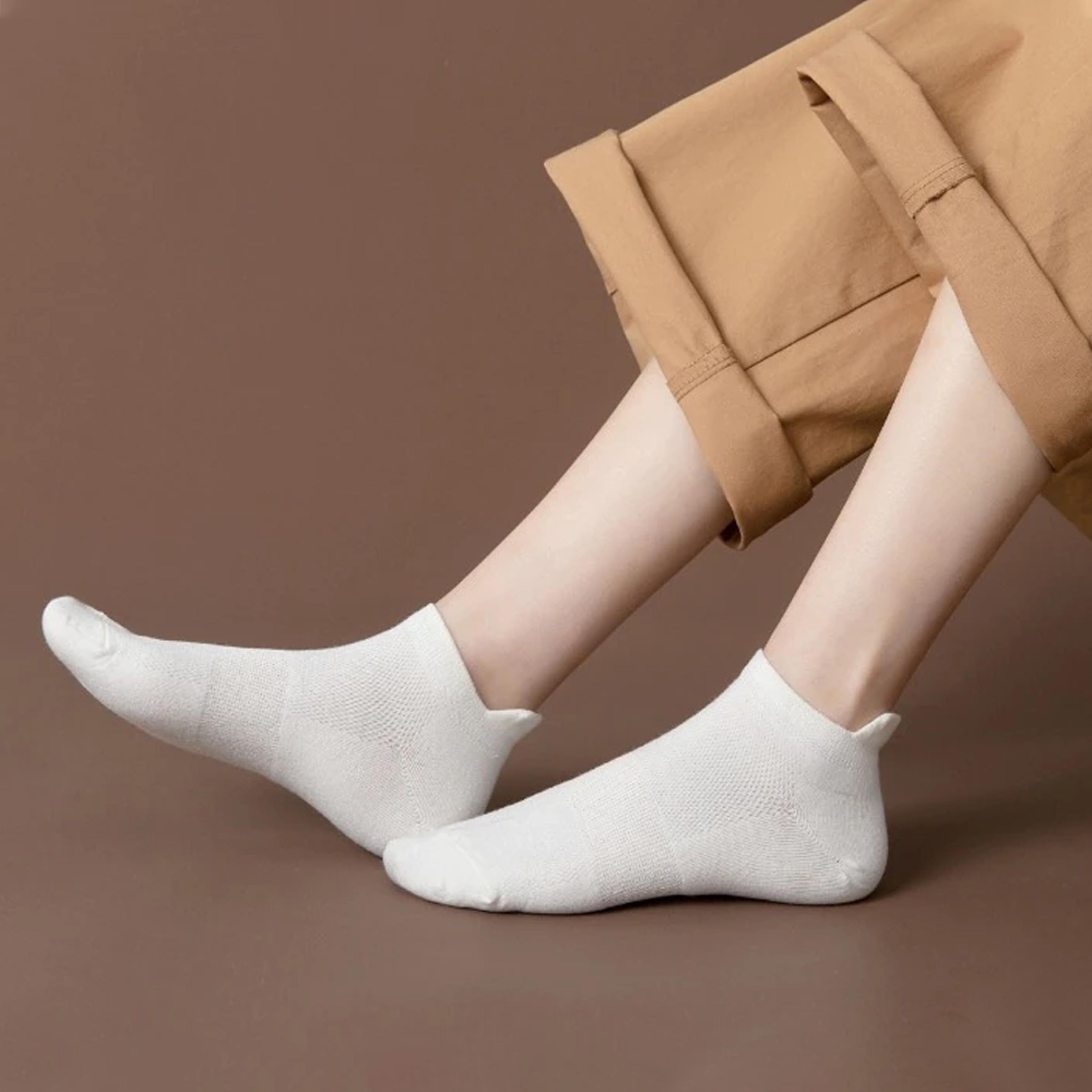 5pairsplaincolorboatsockswhite.png