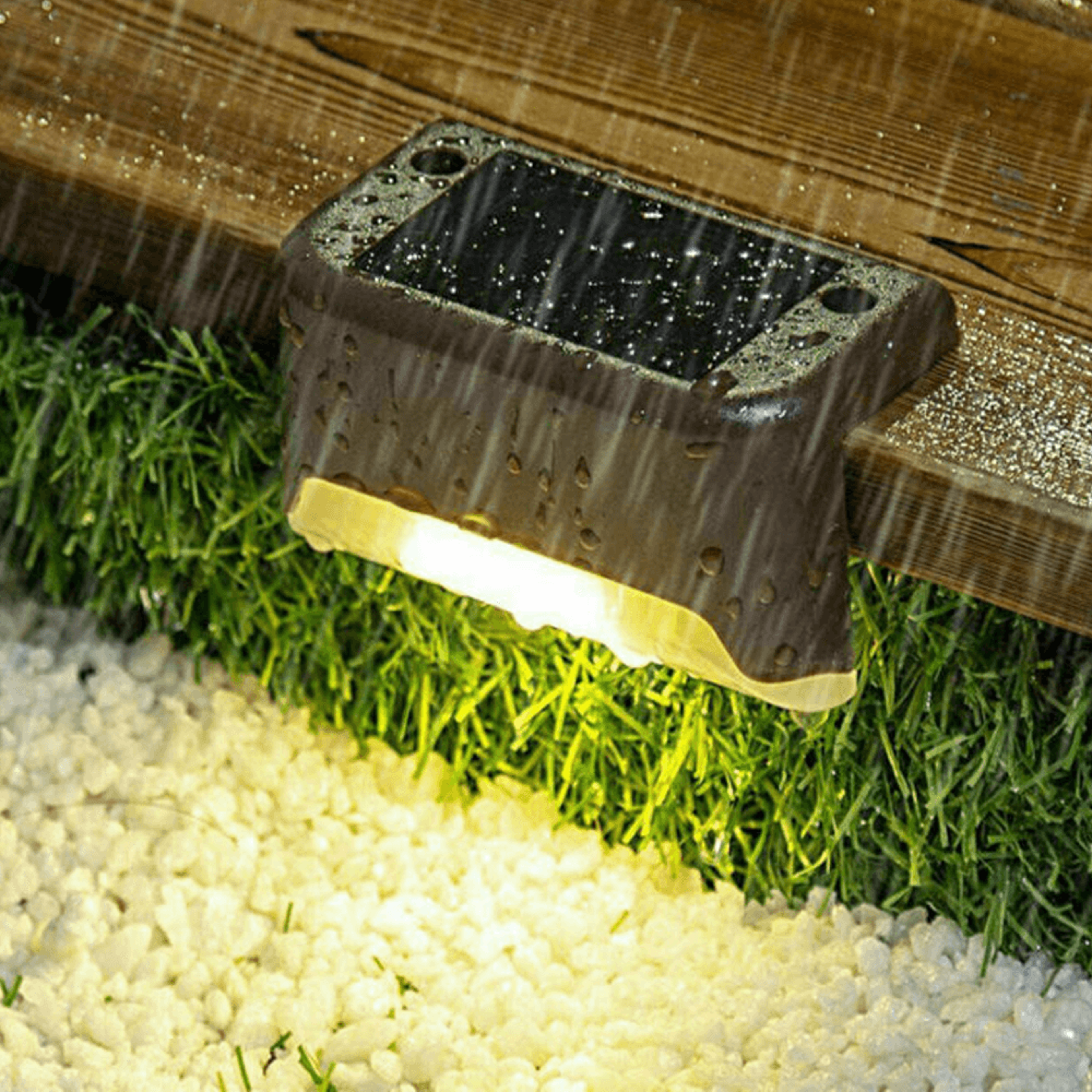 waterproofgardensolarpoweredoutdoorlights1.png