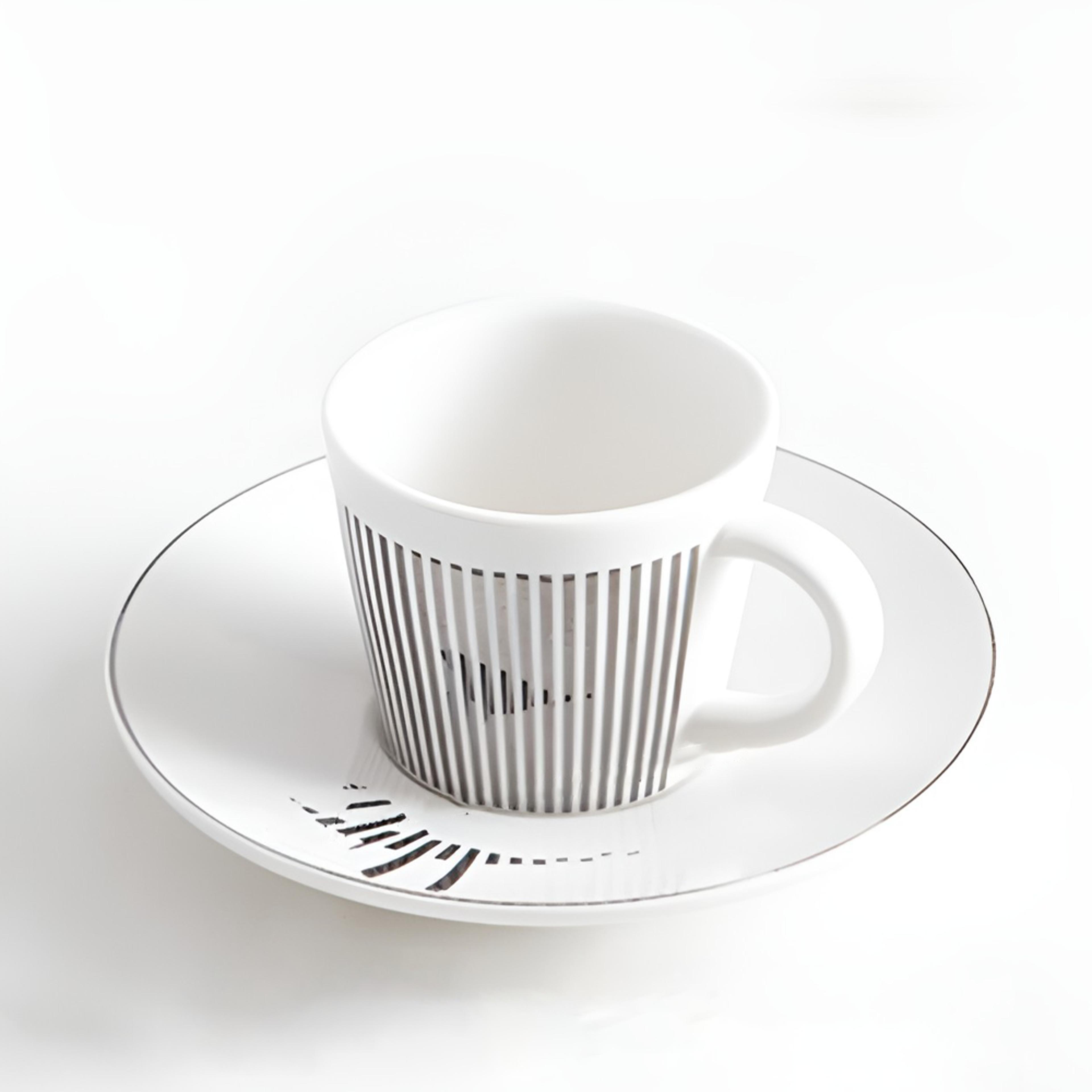 Elegant Looking Anamorphic Cup and Saucer for Tea Time3