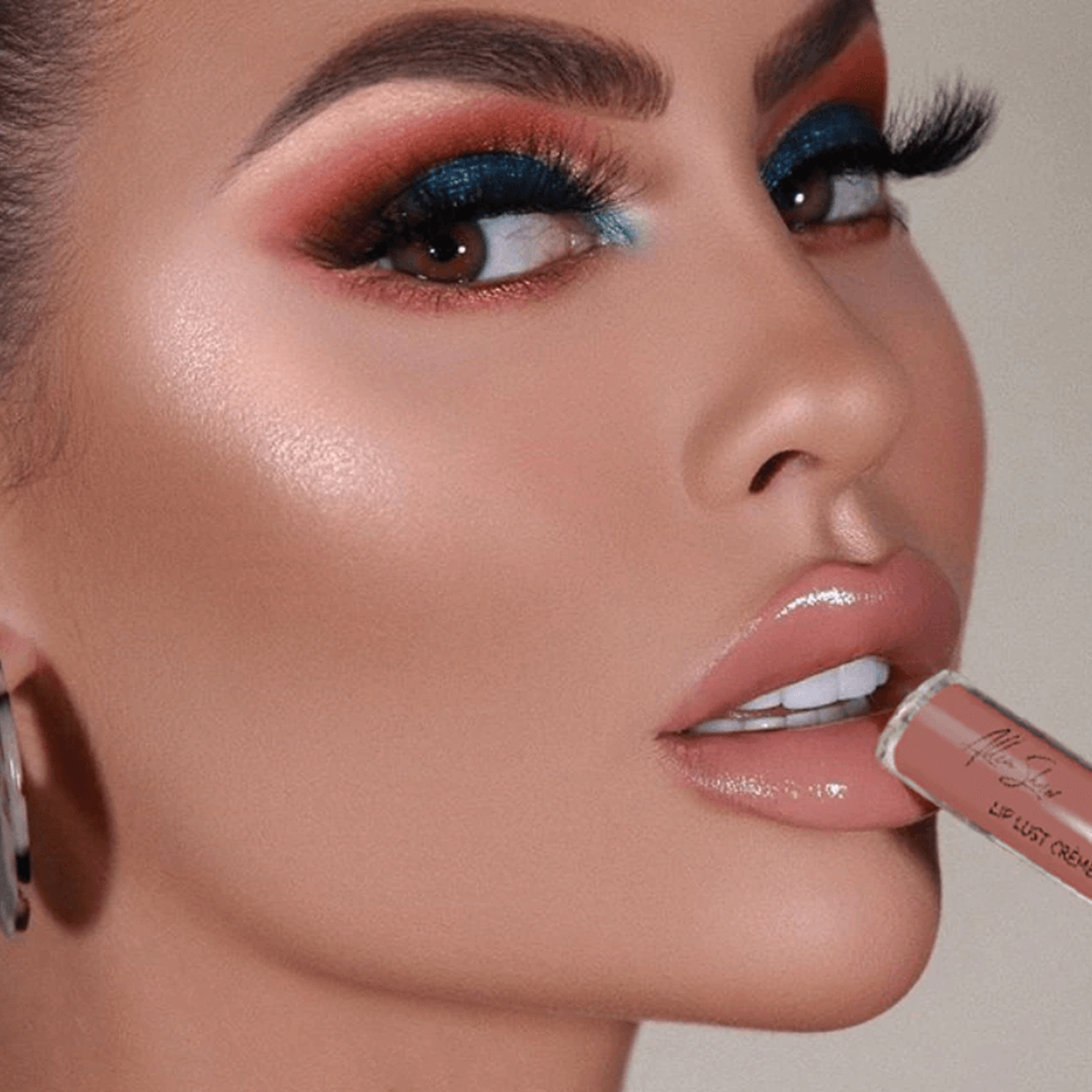 waterproofcreamlipstickin12stunningshades3.png
