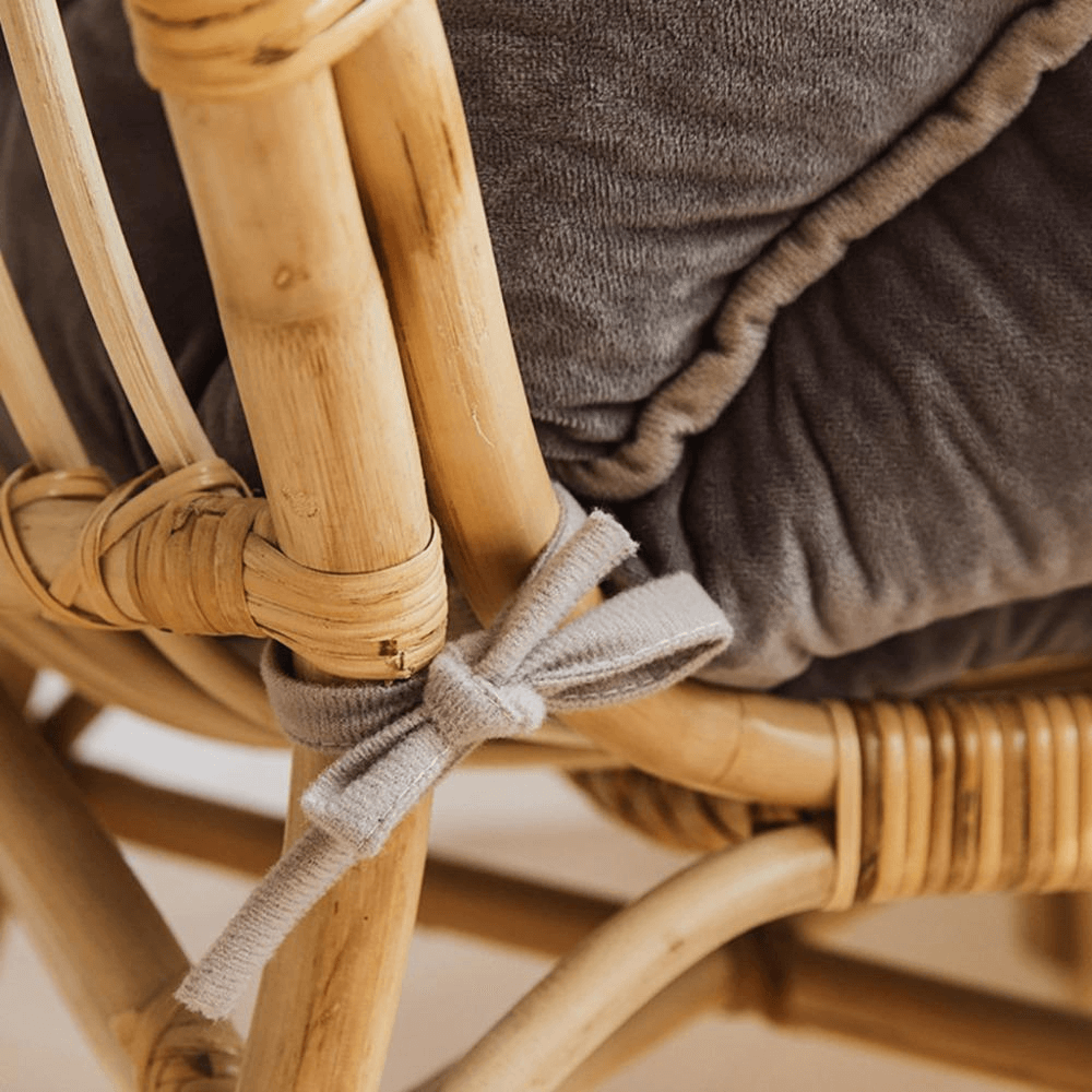 orthopedickawaiibunnychaircushion3.png