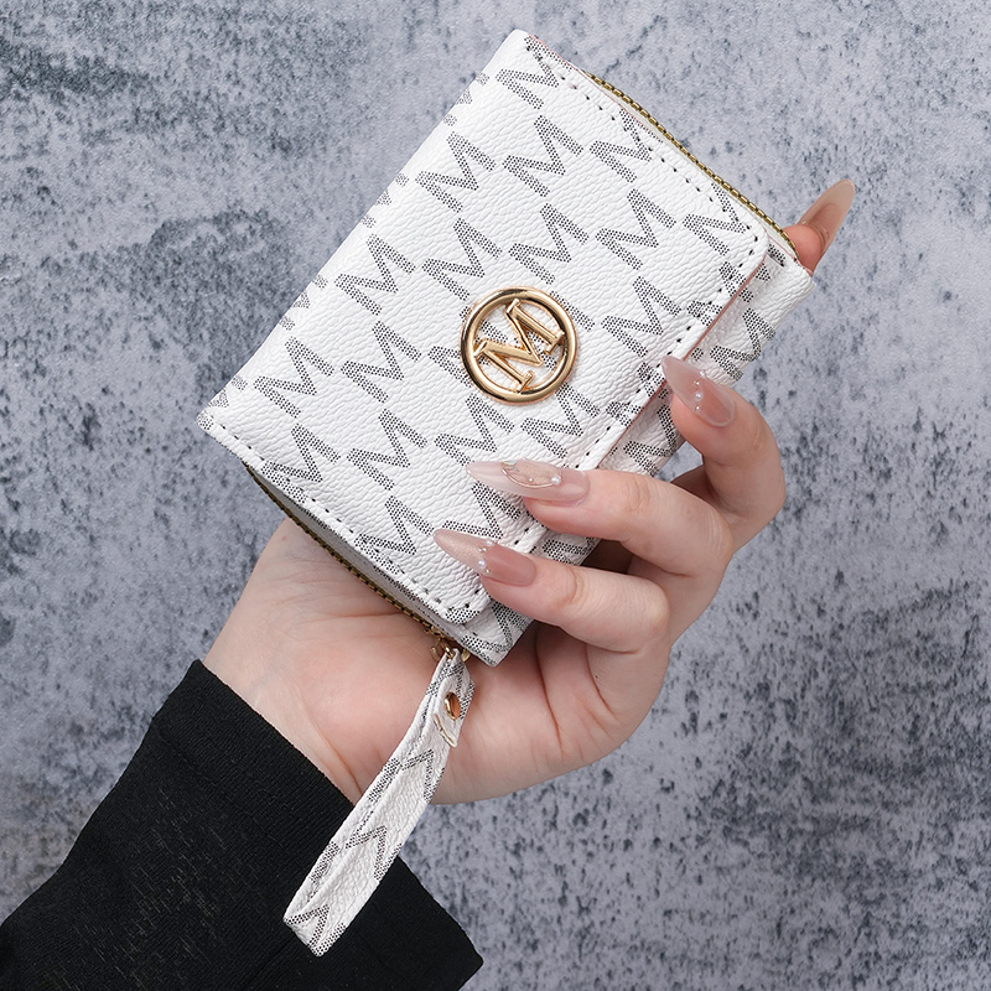 High End Leather Womens Wallet With Multi Card Slots Stylish Short Coin Purse For Everyday Use 3