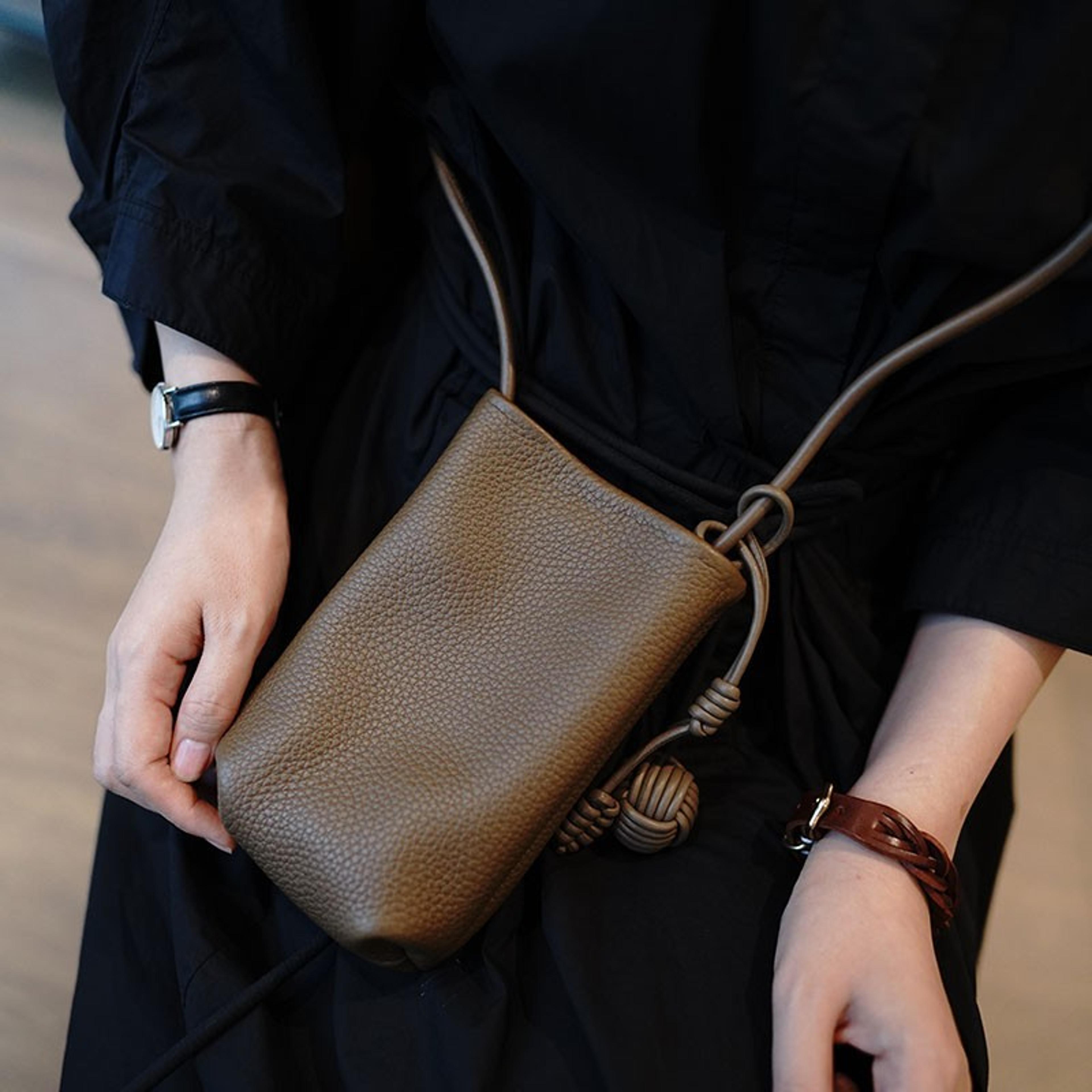 Simple Soft Leather Messenger Bag For Women Elegant Durable Work  Commuter Bag 3