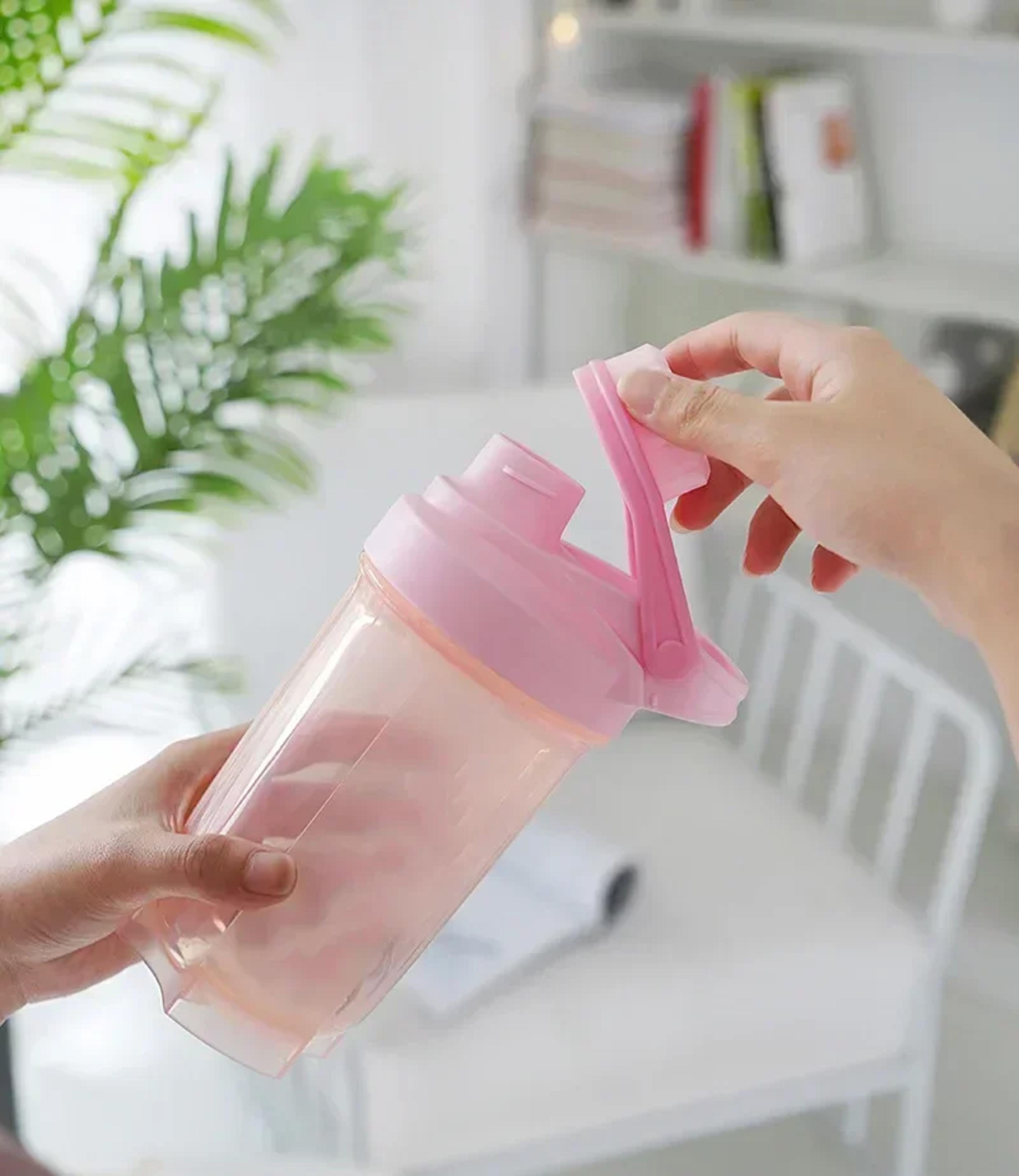 Leak Proof Protein Shaker Bottle BPA Free Plastic Sports Water Bottle For Fitness  Daily Hydration 2
