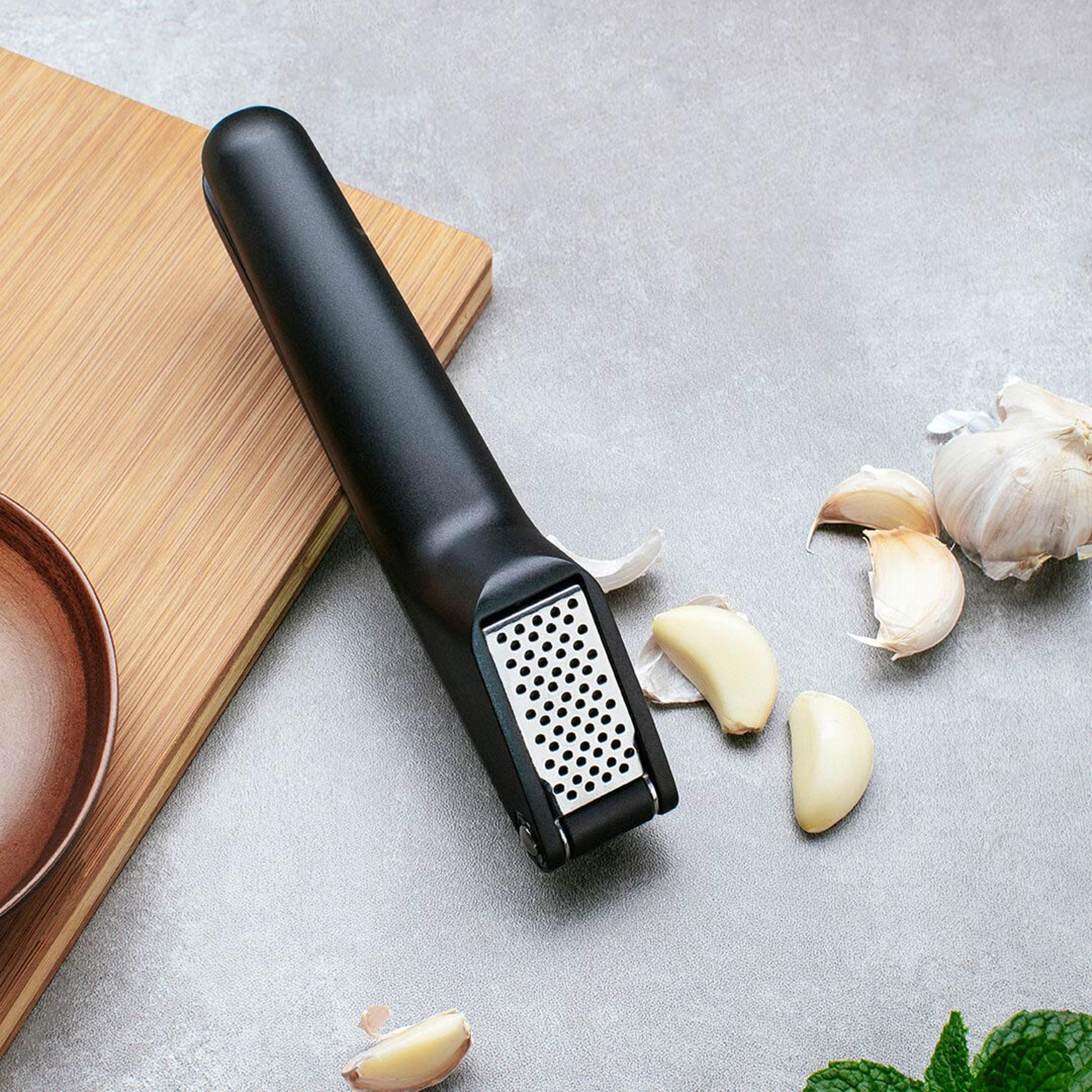 Detachable Press Metal Garlic Mincer Crusher Easy To Clean Kitchen Tool 2