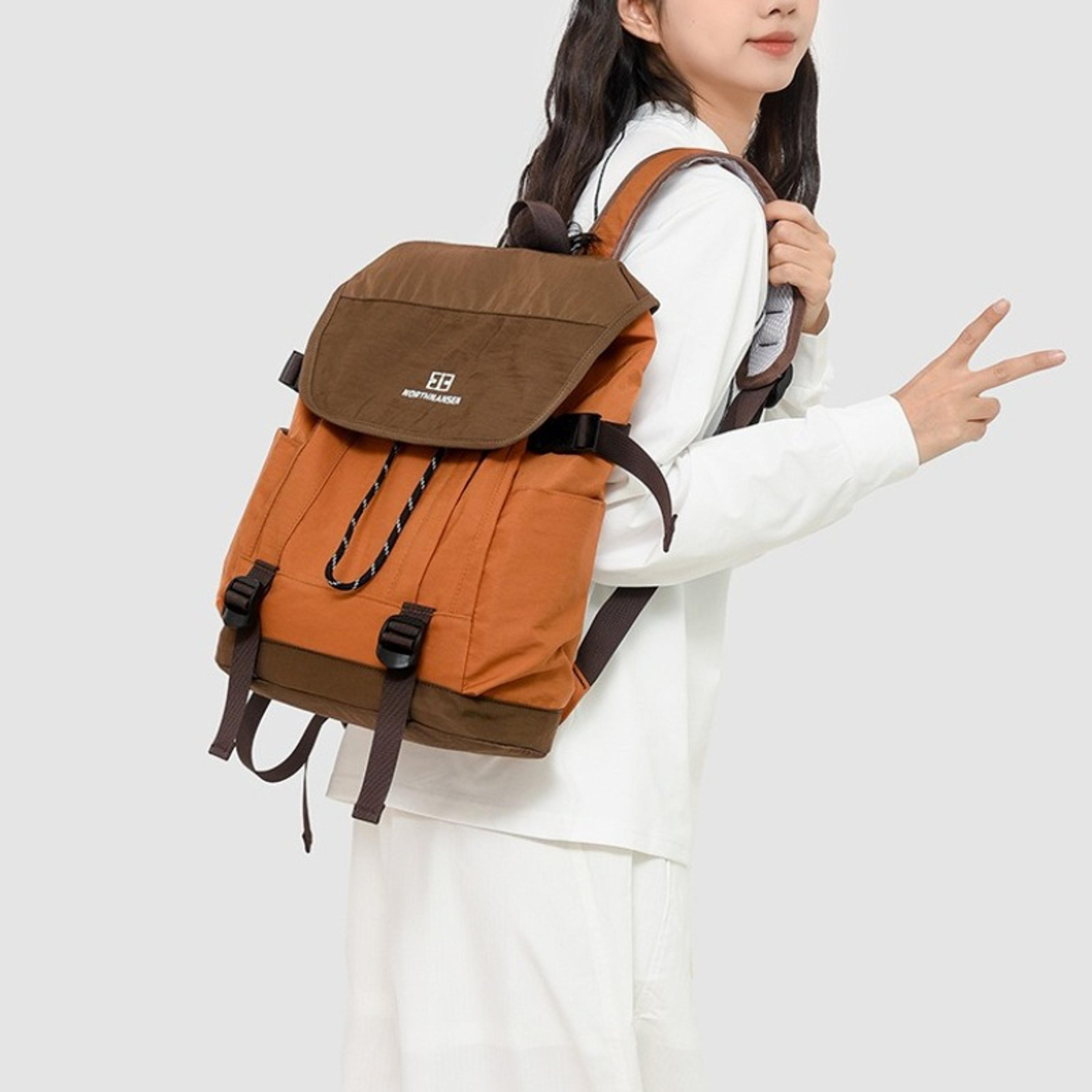 Vintage Large Capacity Backpack Multi Compartment Water Resistant Backpack For Travel 2