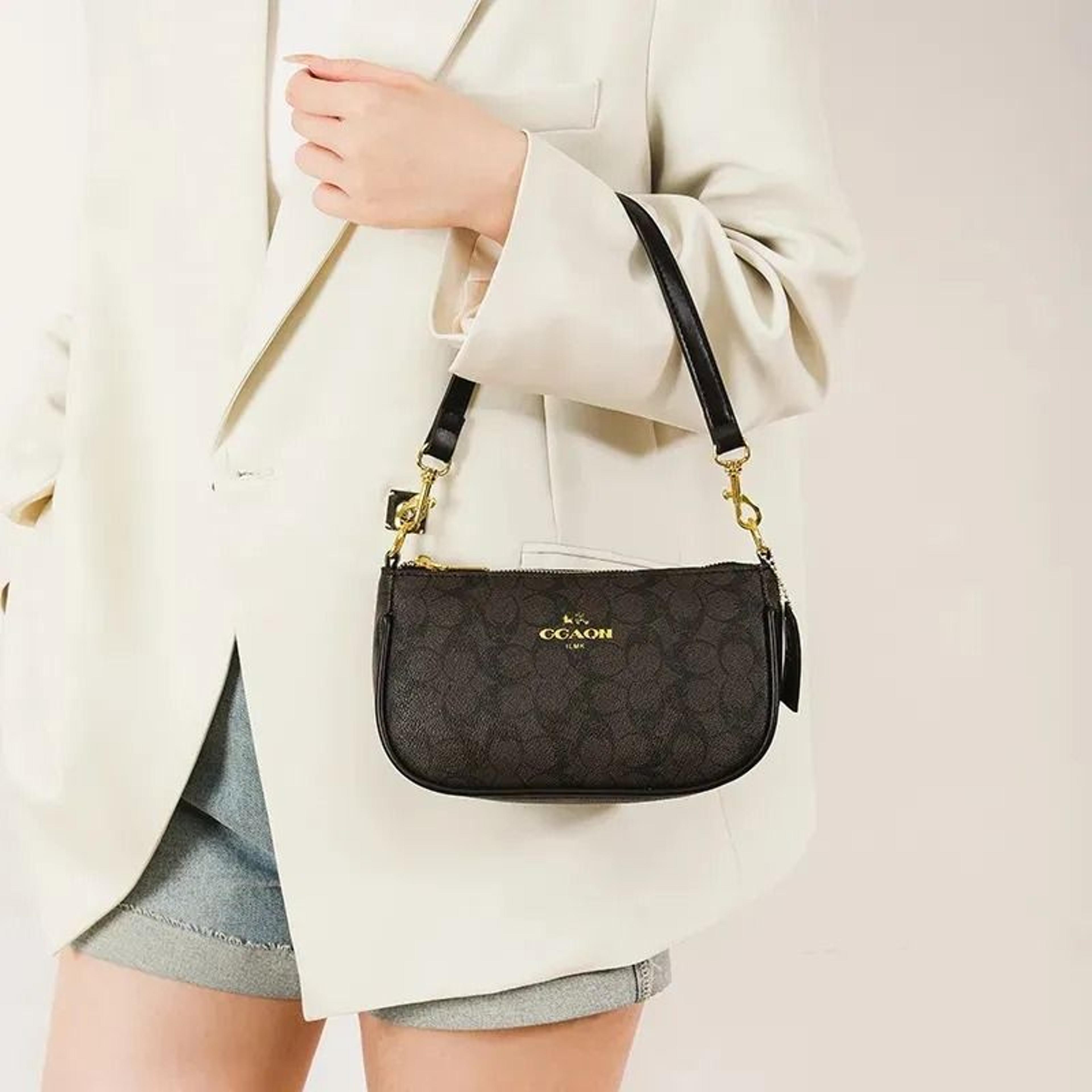 Womens Printed Baguette Shoulder Bag With Zipper Closure 3