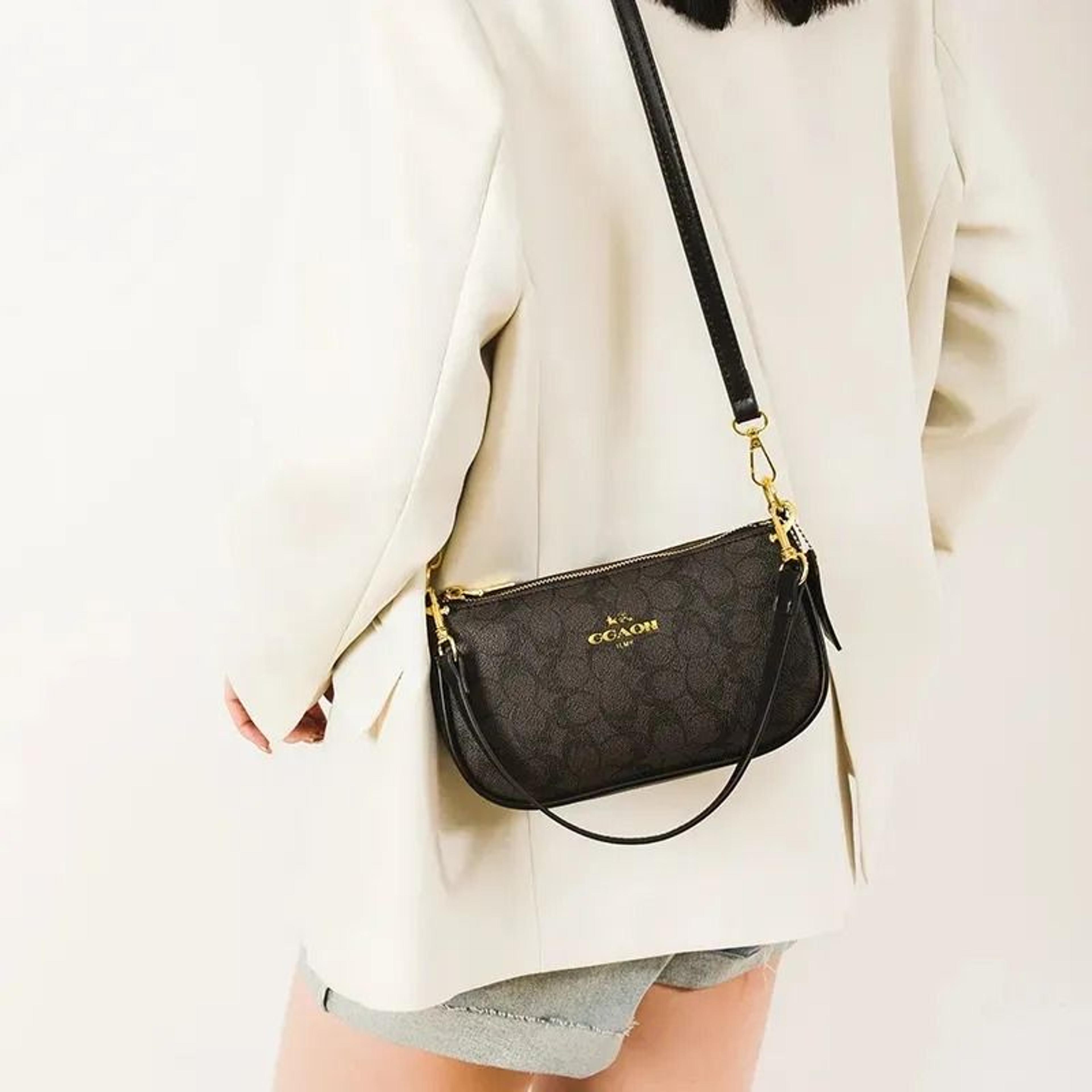 Womens Printed Baguette Shoulder Bag With Zipper Closure 4