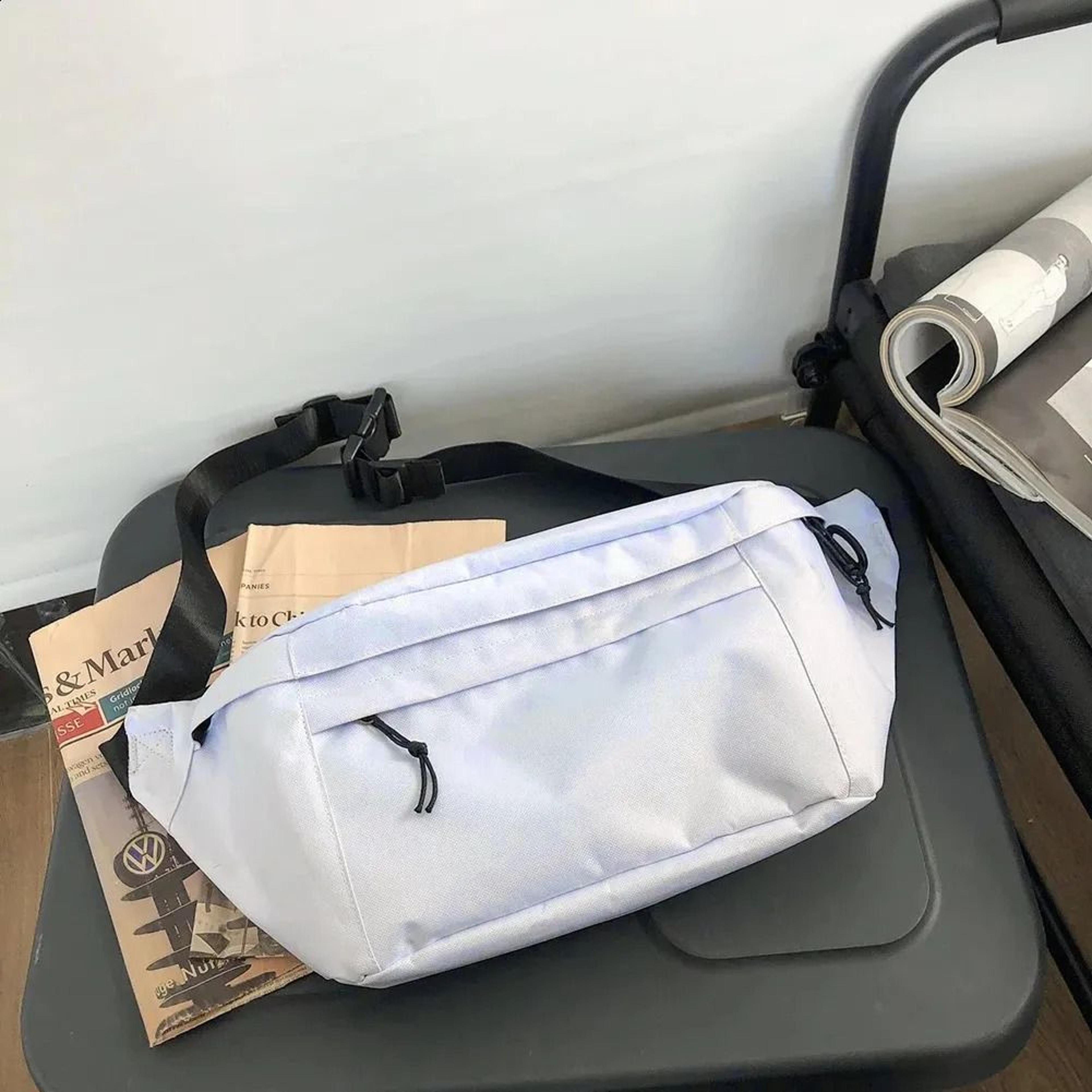 Large Capacity Fanny Pack With Adjustable Strap And Multiple Compartments 2