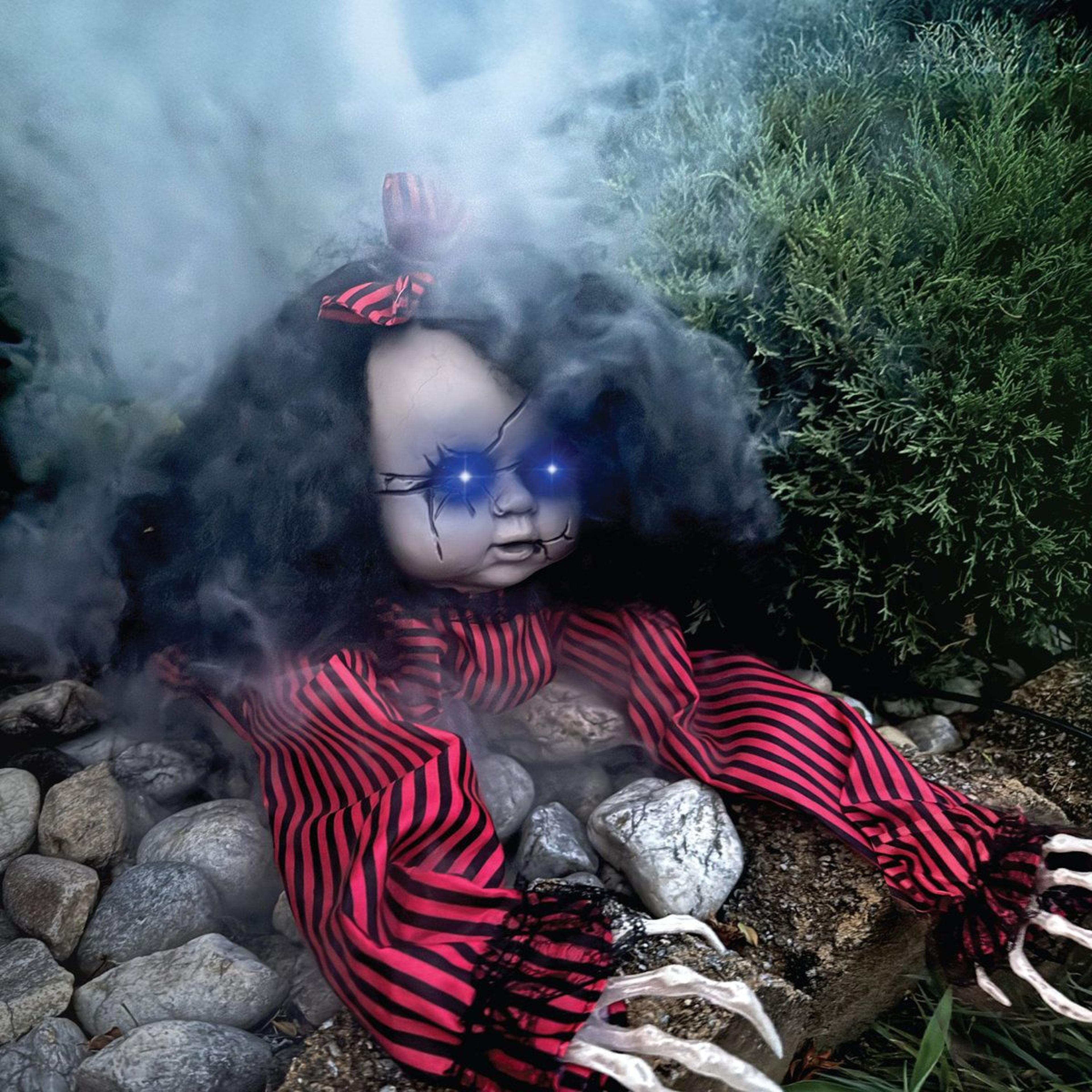 Animatronic Crawling Baby Doll Halloween Decoration With Lights And Sound 2