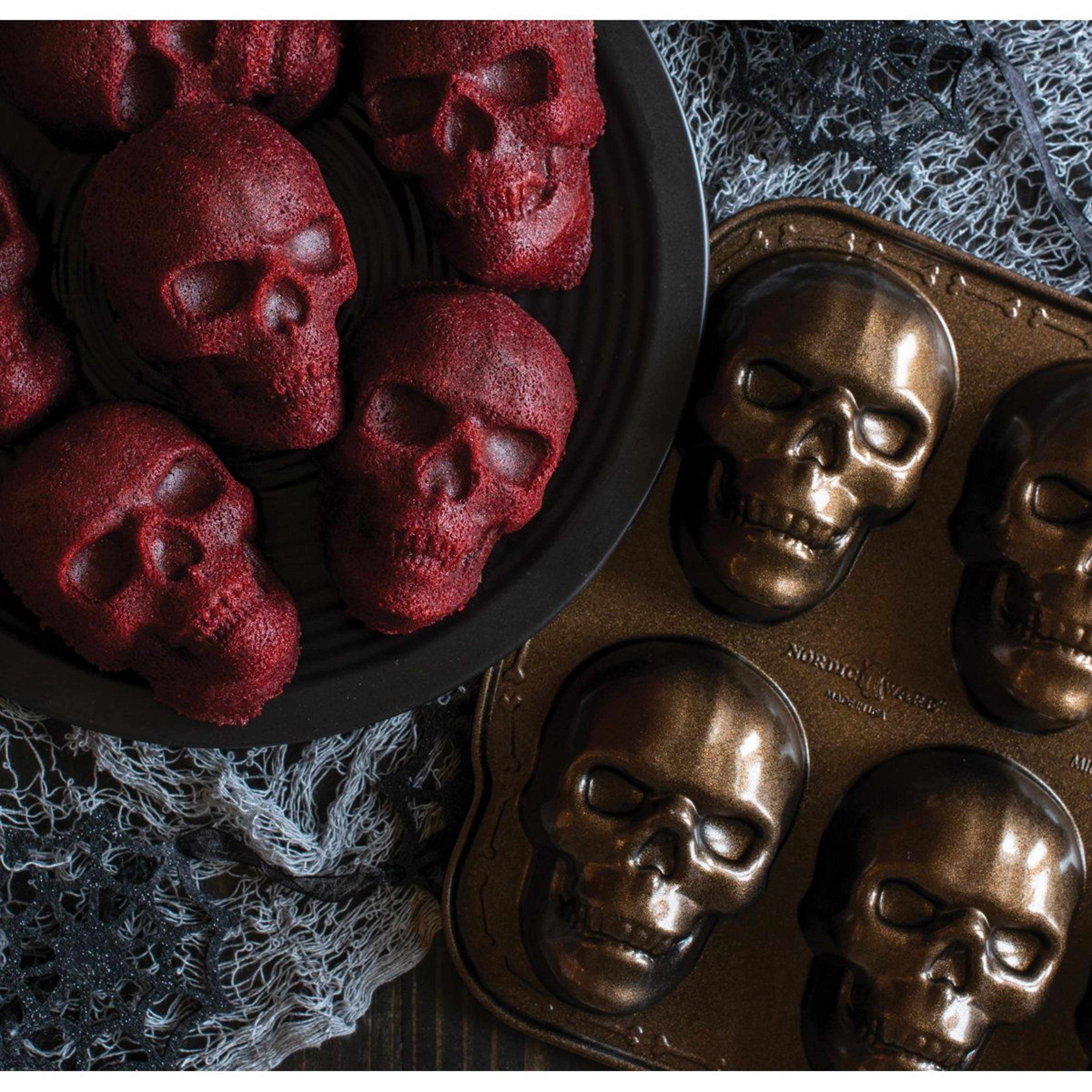 Skull Cakelet Pan Fall Harvest Aluminum Baking Pan In Bronze 4