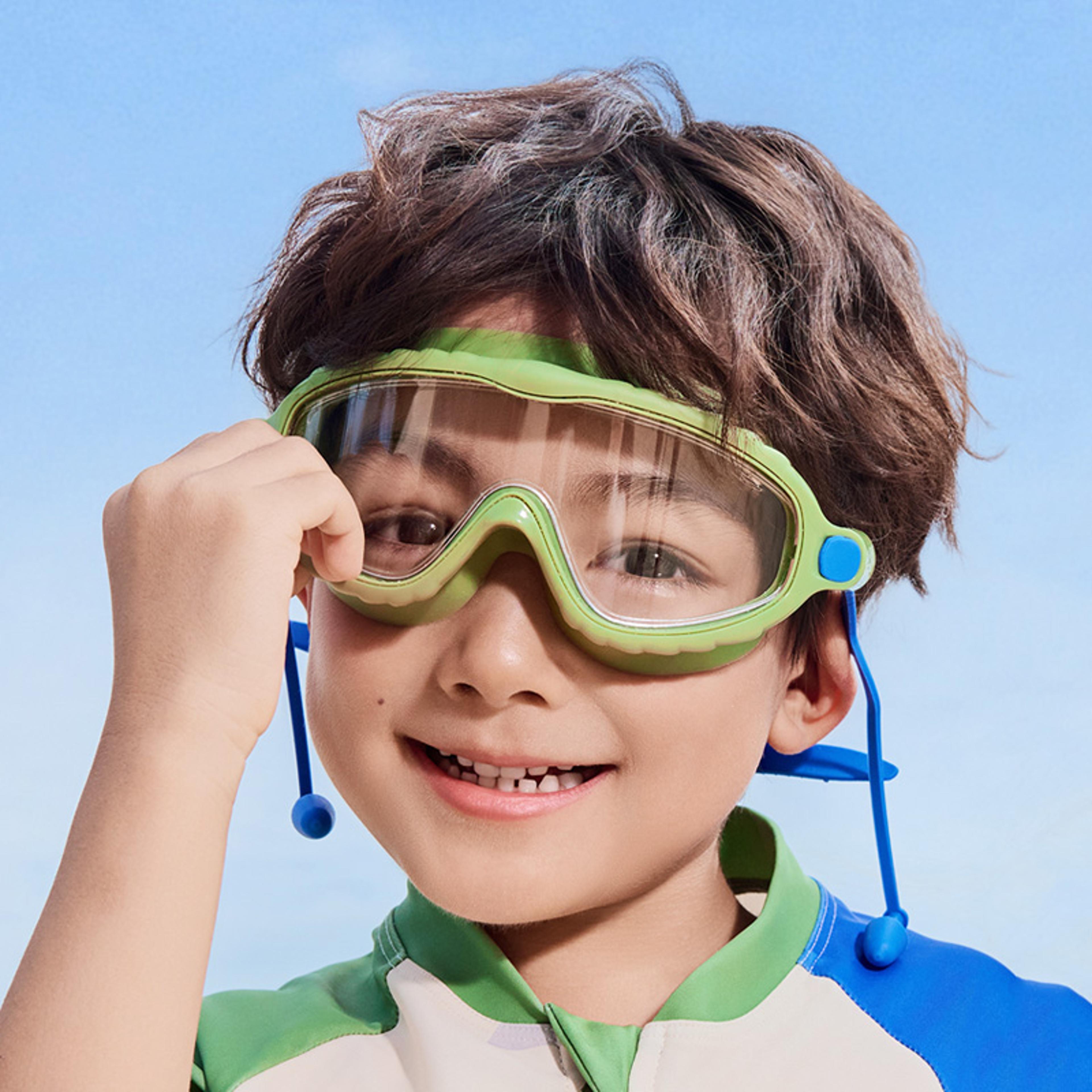 Kids Swimming Goggles Anti Fog UV Protection Wide View Swim Goggles With Earplugs 3