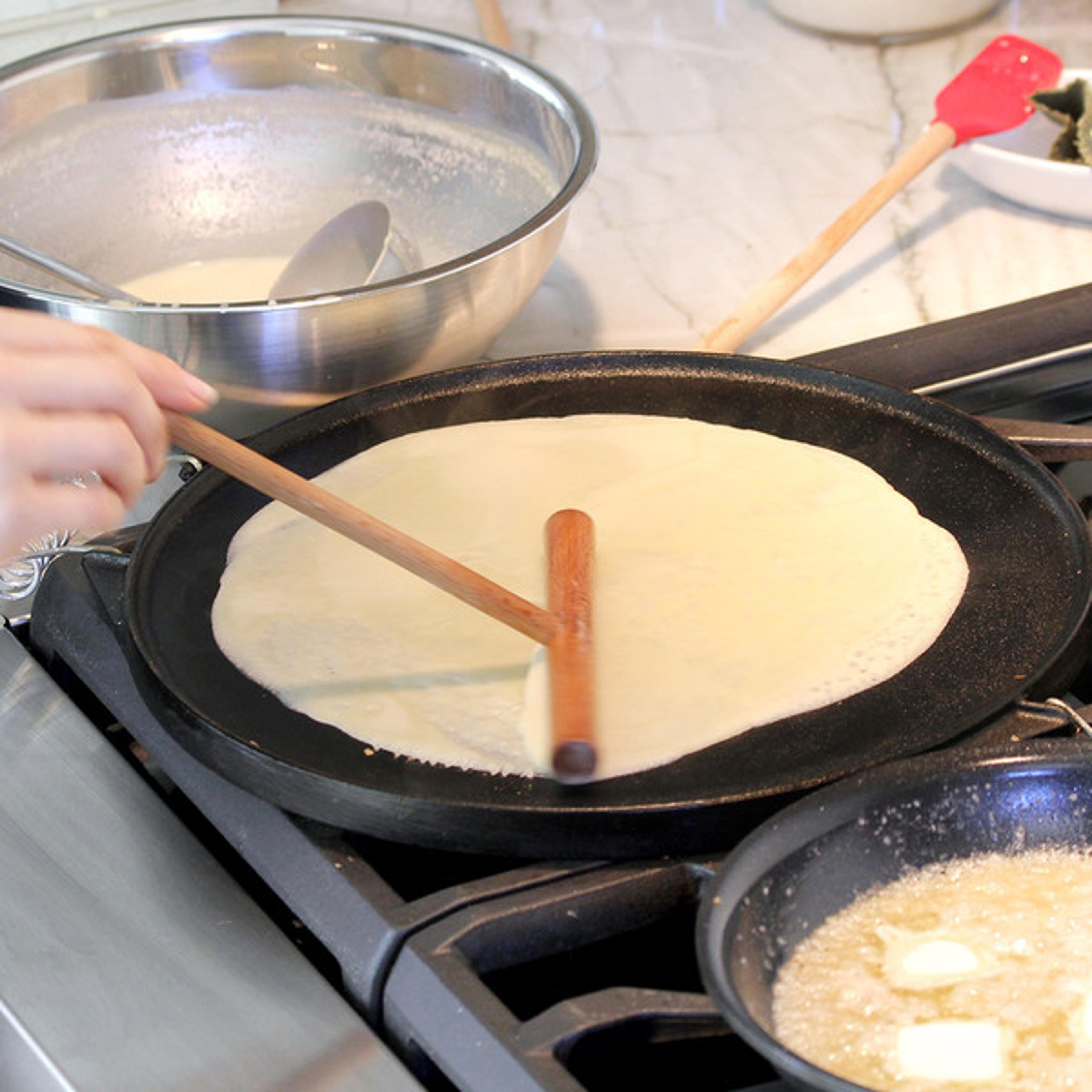t-shaped wooden crepe spreader stick