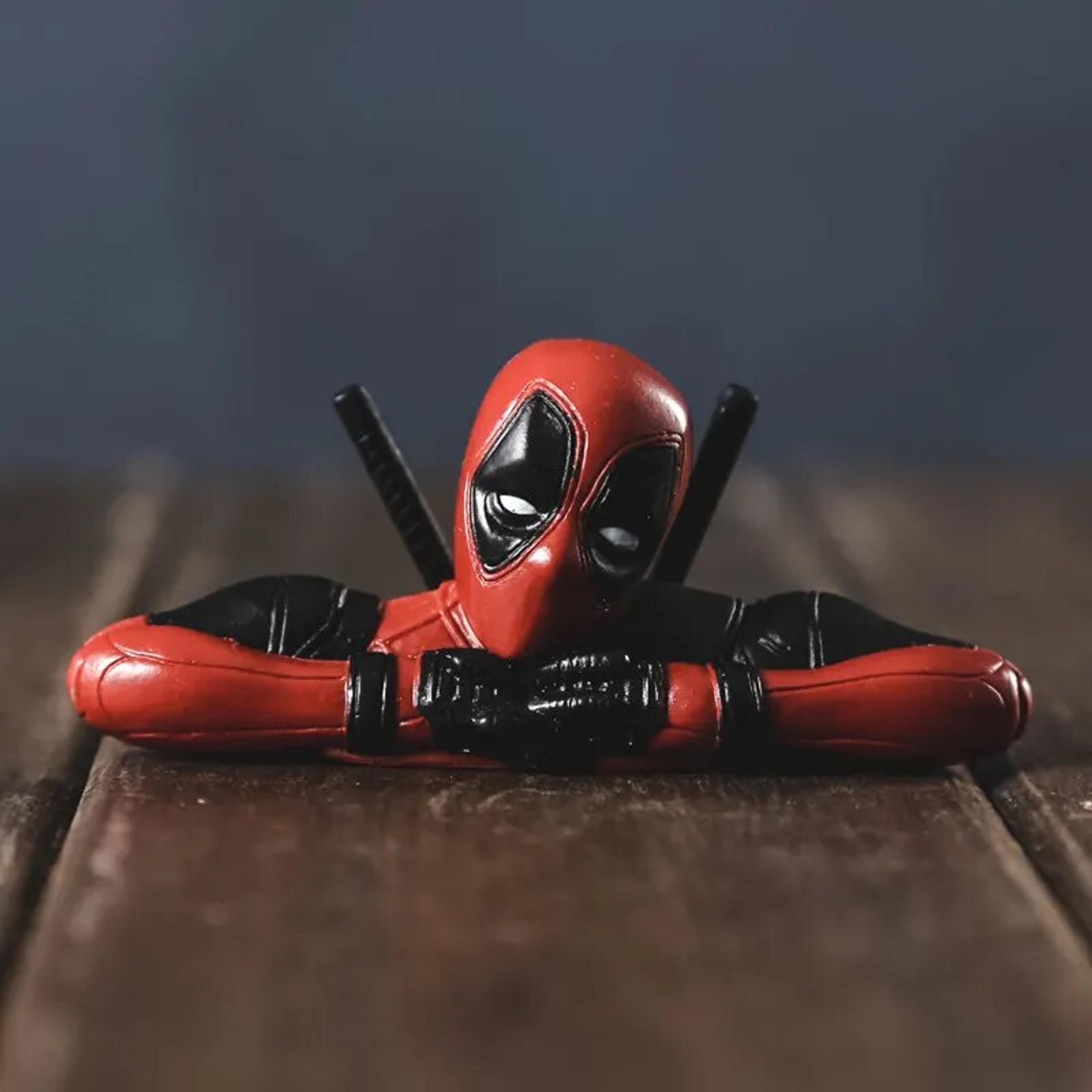 2KGgDisneyDeadpoolCarInteriorVehicleModelMiniFigureCarInteriorDecorationRoomToysModelB