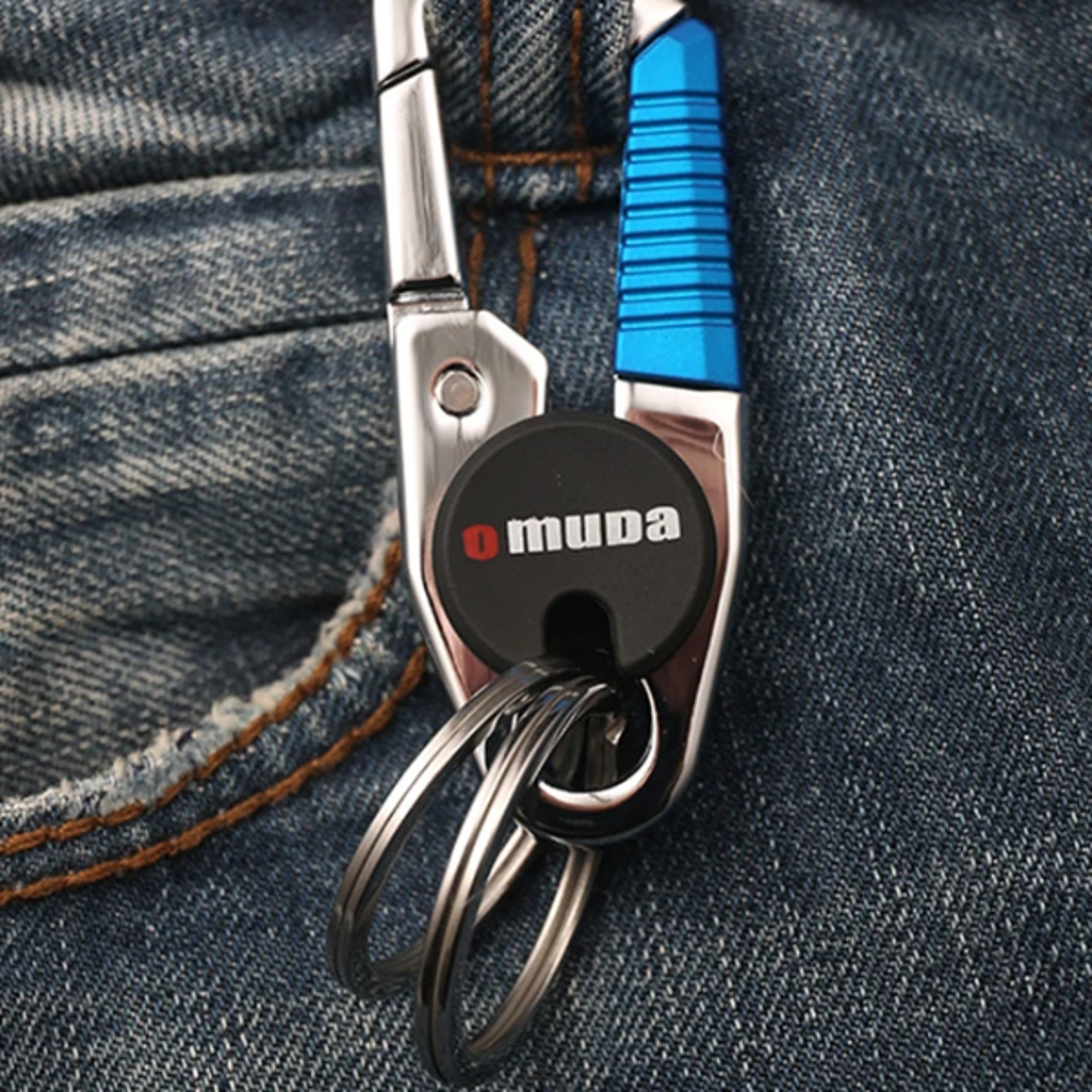 Premium Fashion Keychain for Men  Durable Zinc Alloy Car Accessory