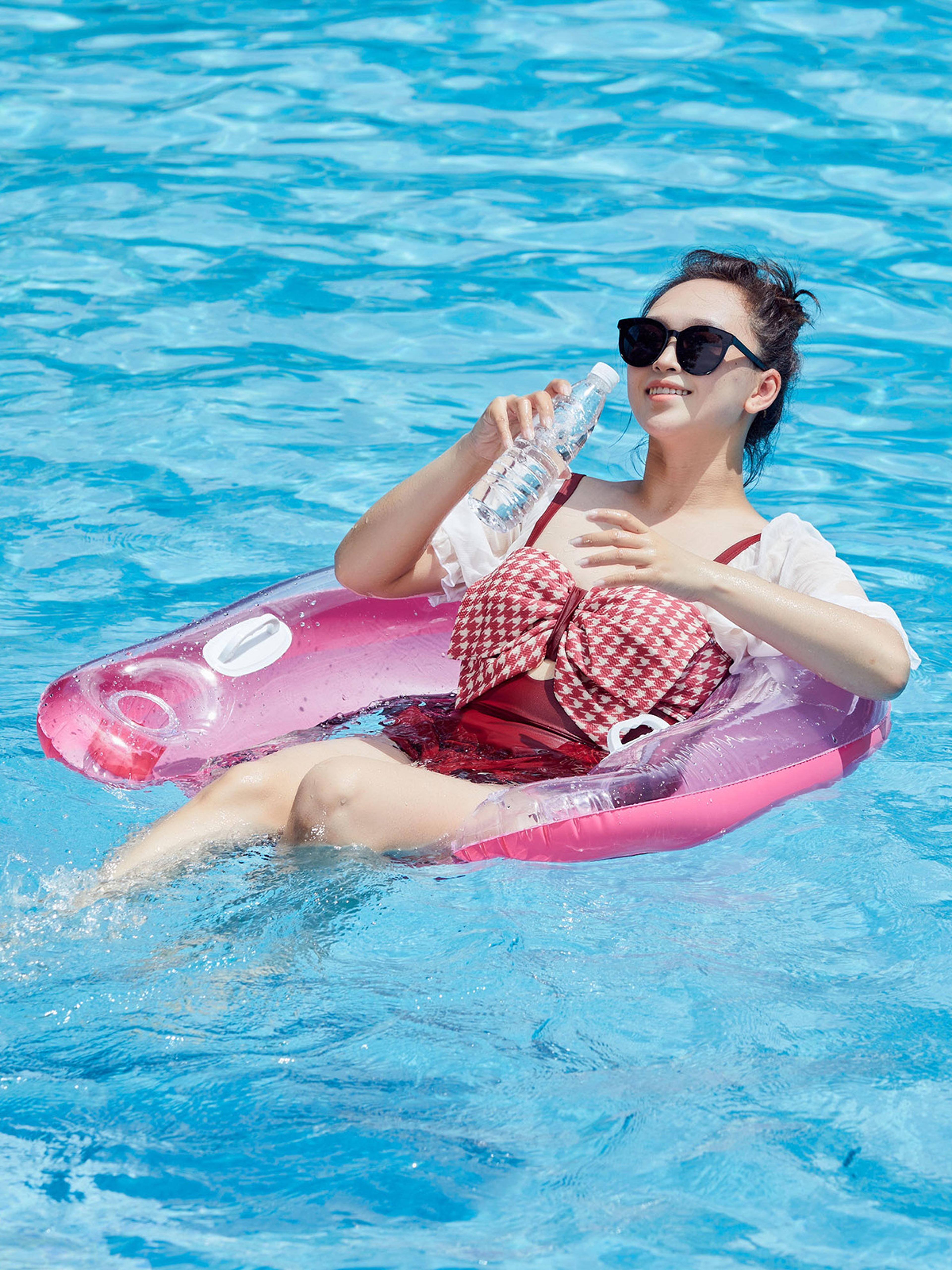 Cooling Water Hammock Inflatable Pool Float For Adults 2