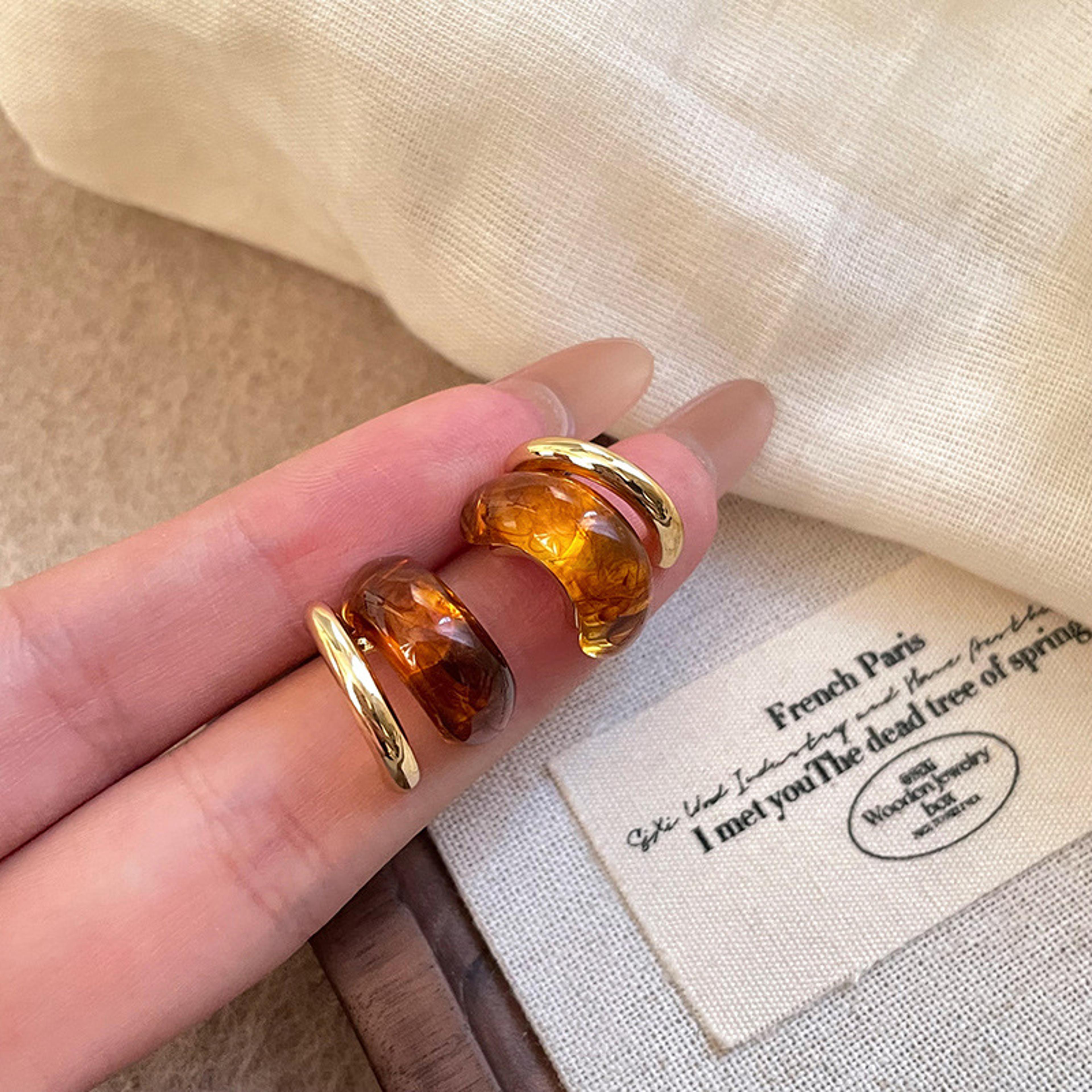 Retro Amber C Shape Acrylic Stud Earrings For Women Lightweight Vintage Statement Earrings 2