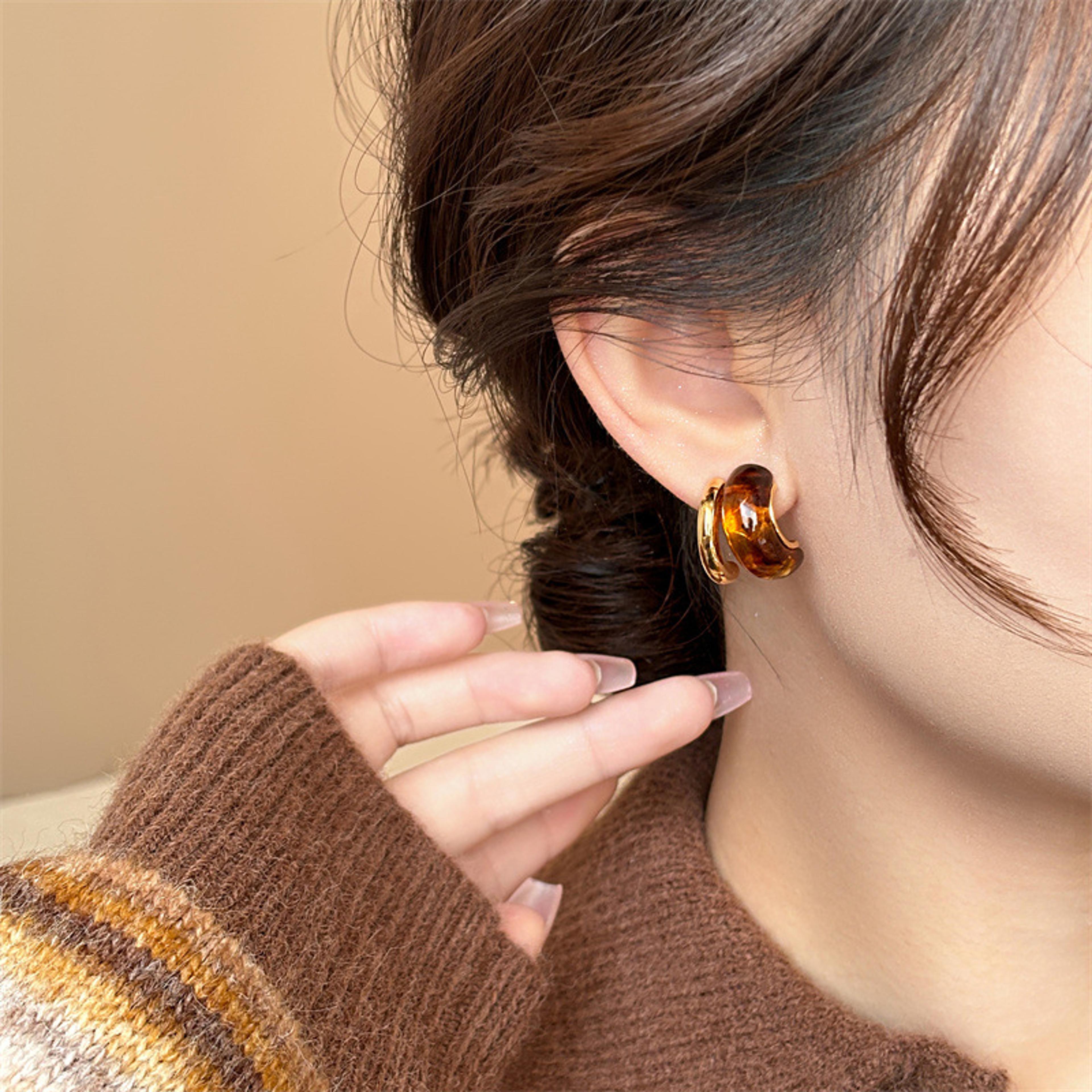 Retro Amber C Shape Acrylic Stud Earrings For Women Lightweight Vintage Statement Earrings 3