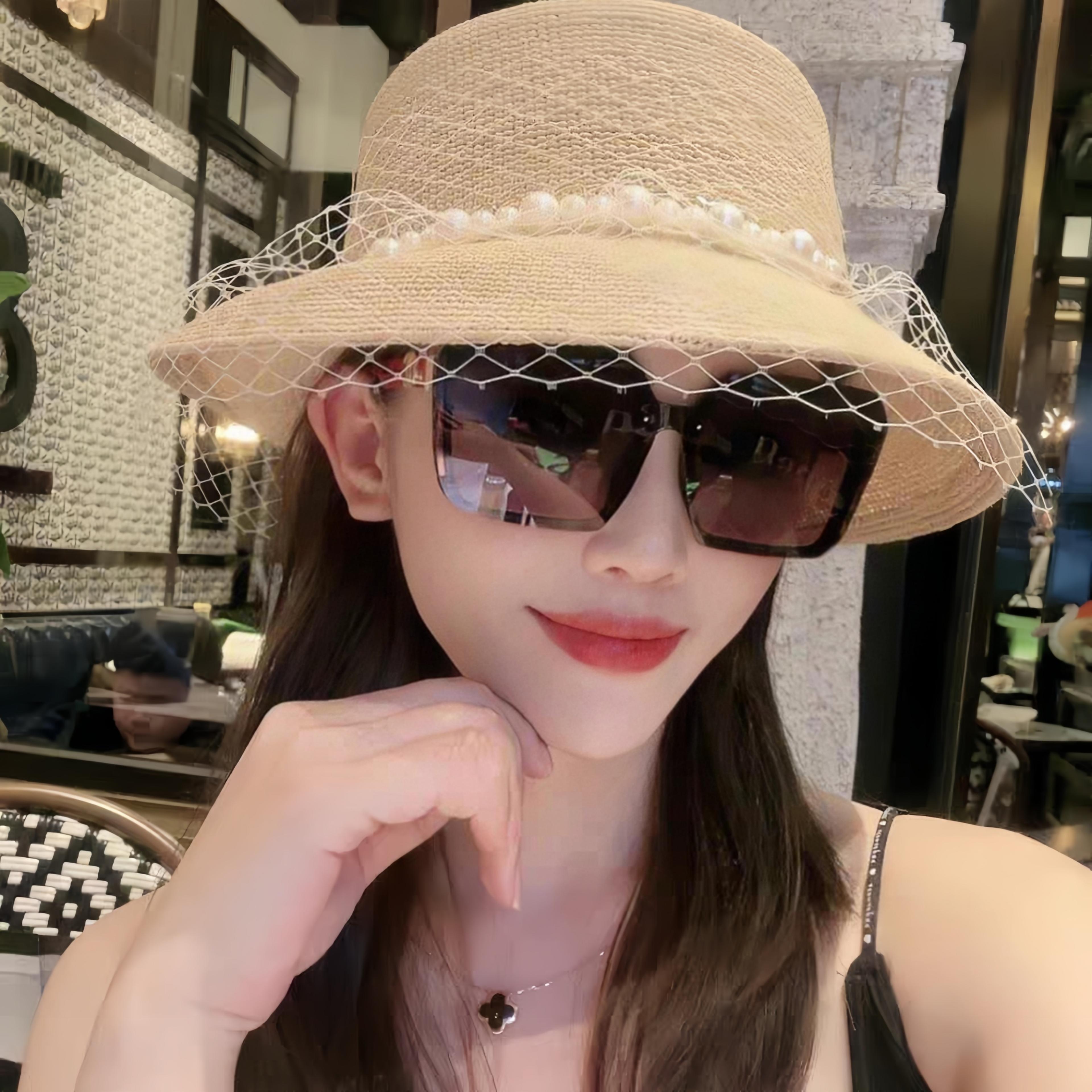 Classic Polarized Sunglasses With UV Protection And Premium Leather Case For Women 3