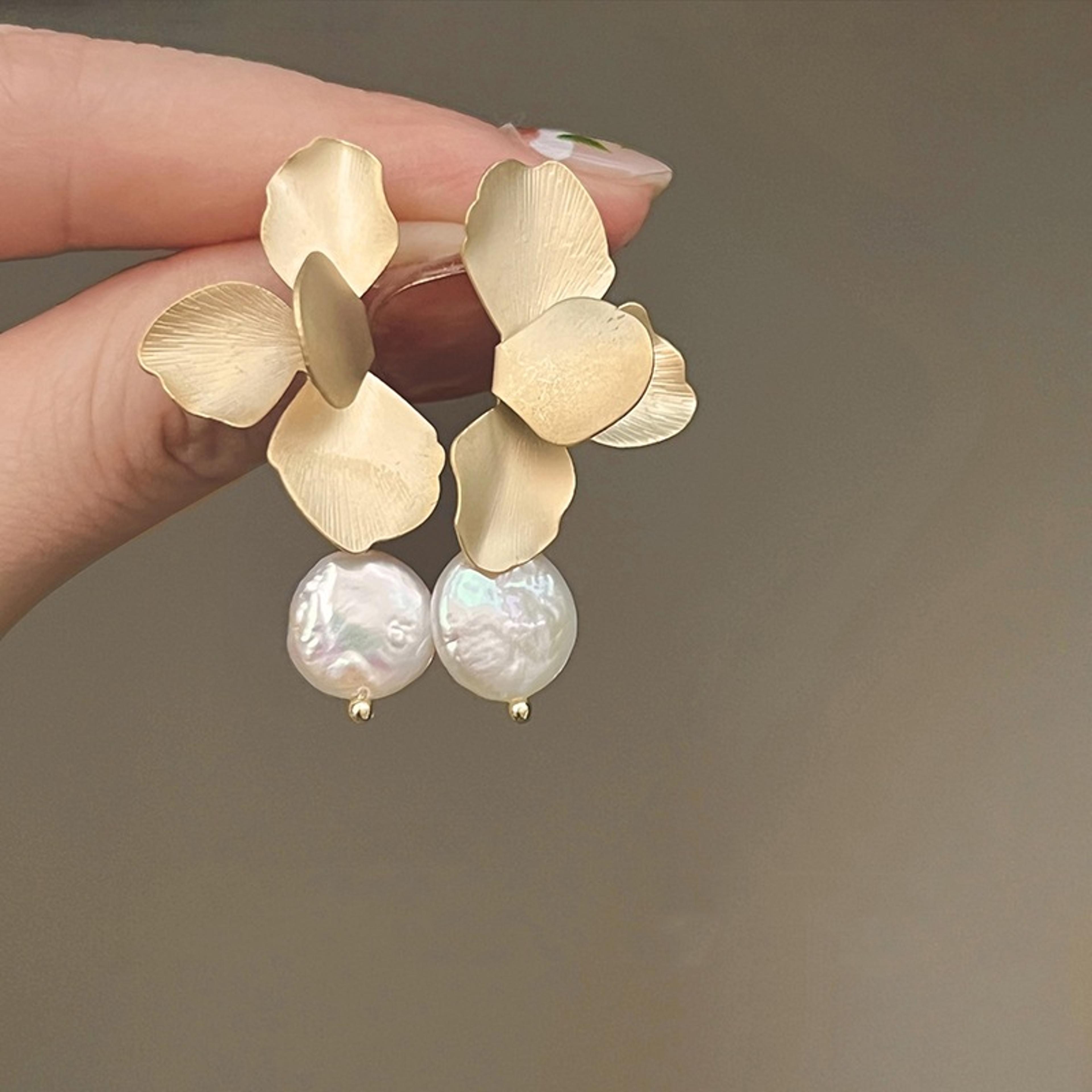 Retro Flower Drop Earrings With Pearl Accent Gold Statement Jewelry For Women 2