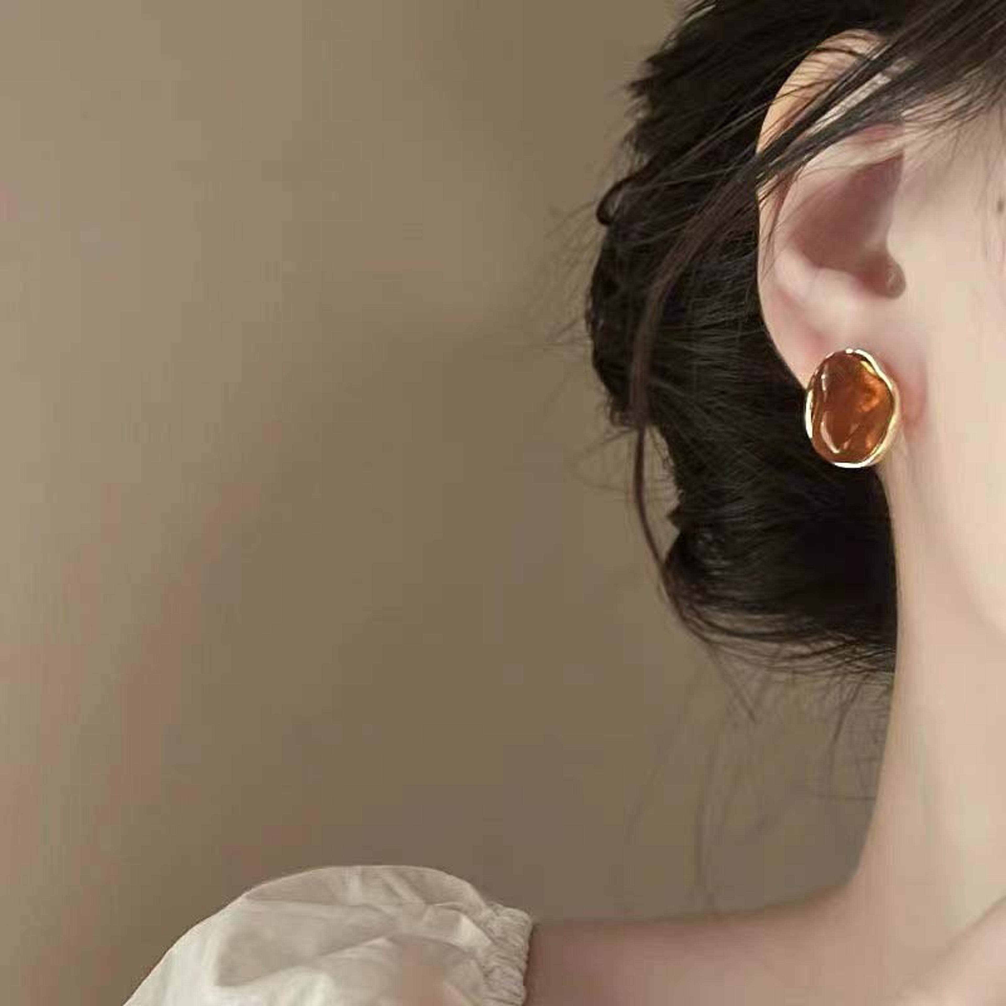 Elegant Amber Stone Earrings Irregular Geometric Stud Earrings For Women 2