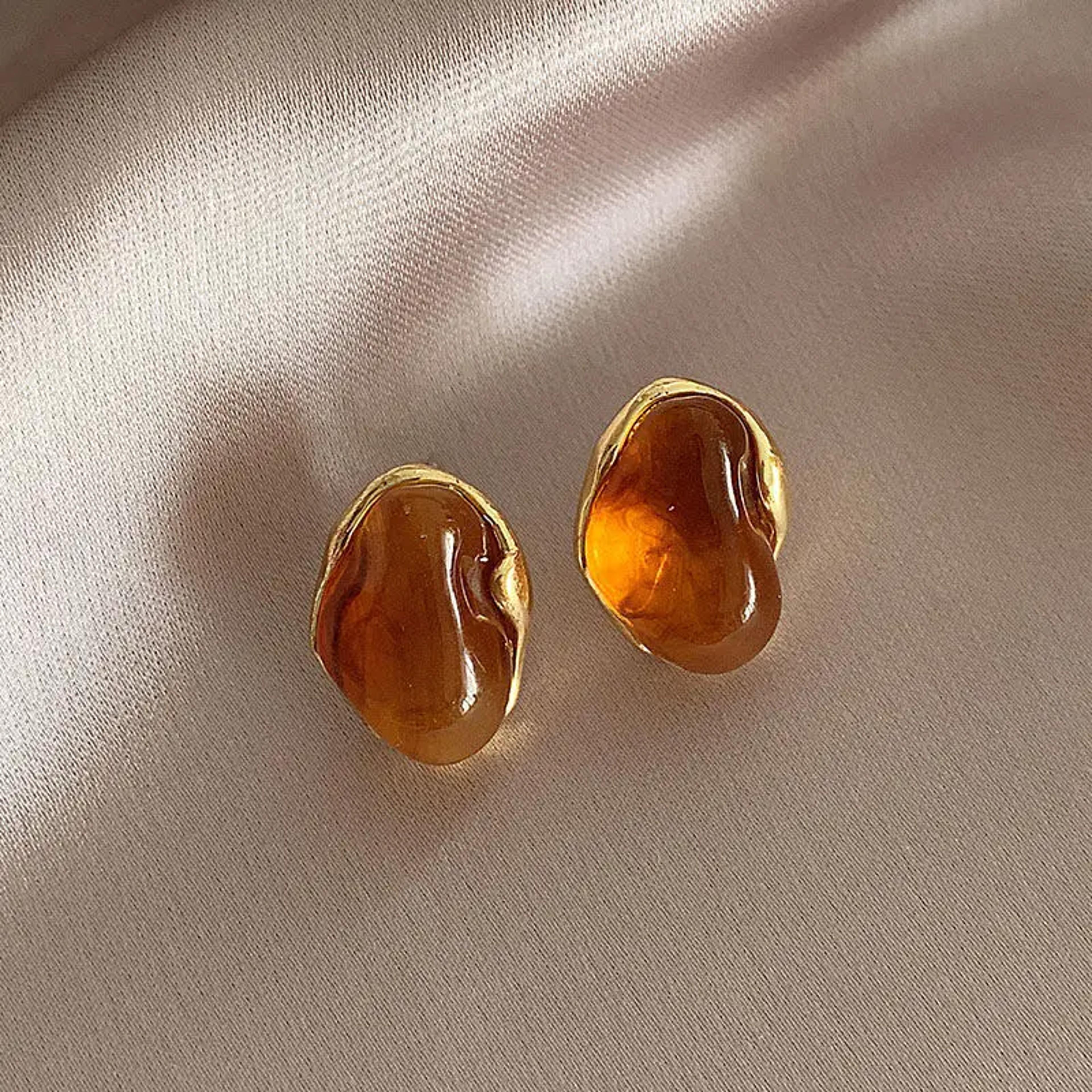 Elegant Amber Stone Earrings Irregular Geometric Stud Earrings For Women 5