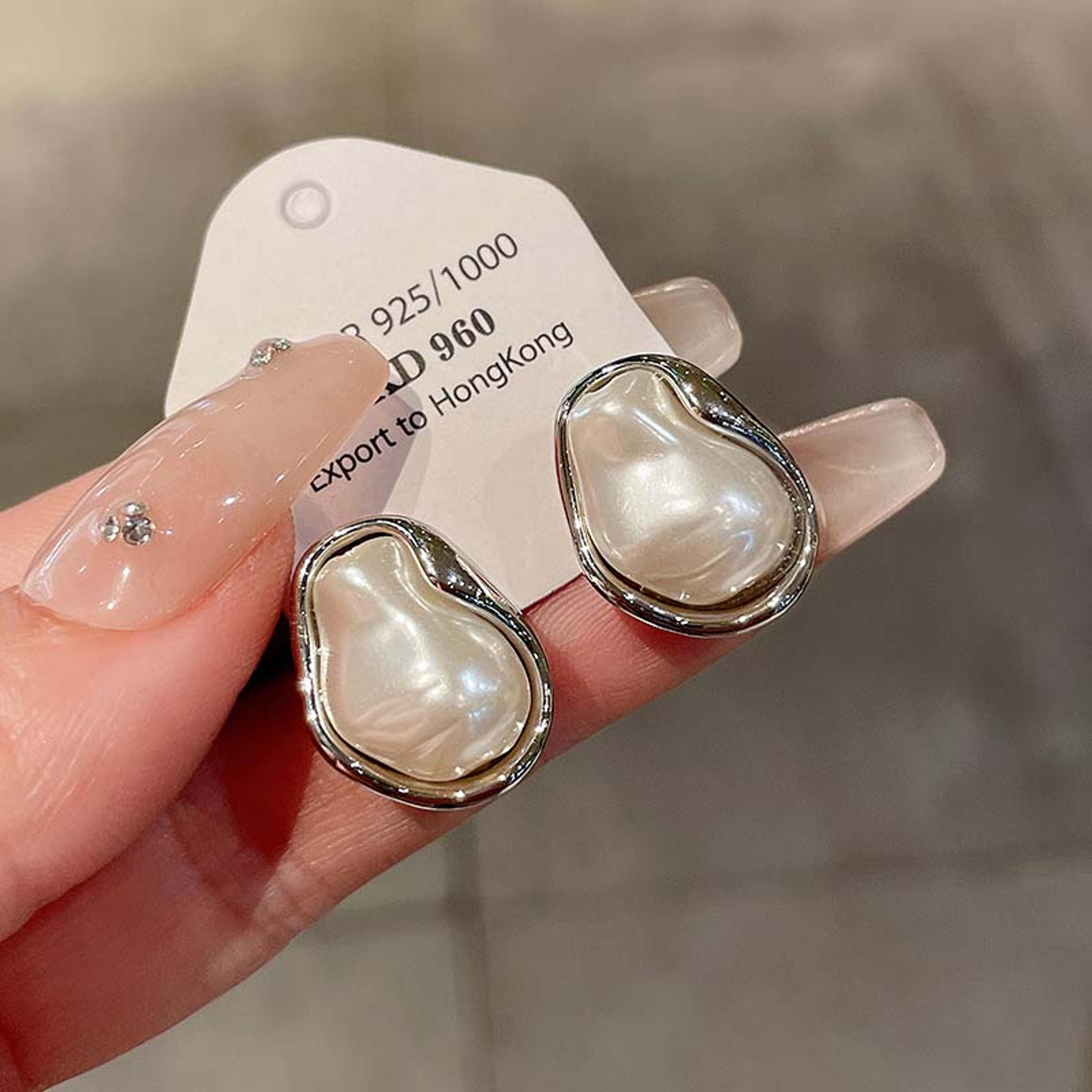 Elegant Amber Stone Earrings Irregular Geometric Stud Earrings For Women 11