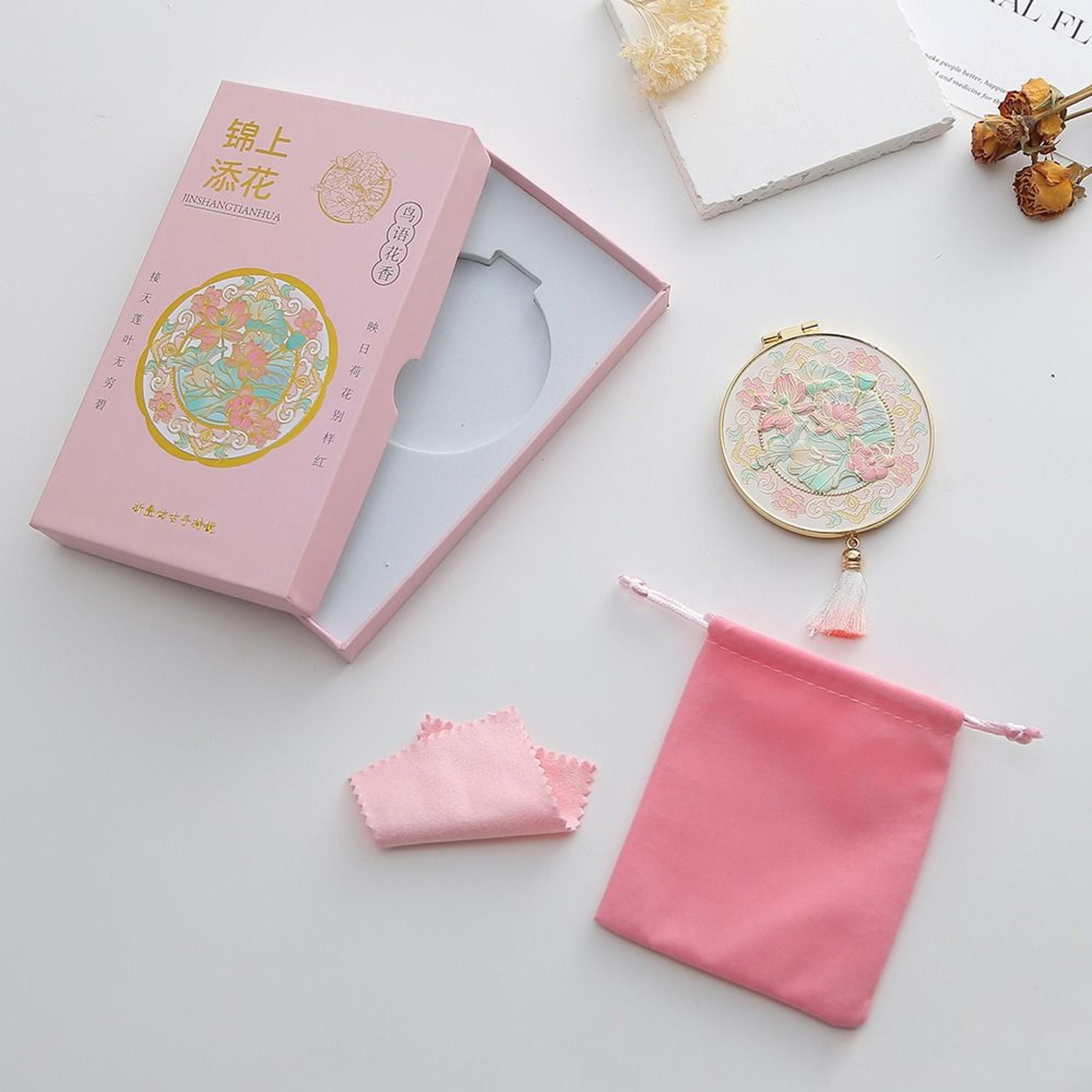 Vintage Compact Makeup Mirror Portable Folding Metal Pocket Mirror For Travel  Everyday Beauty 3
