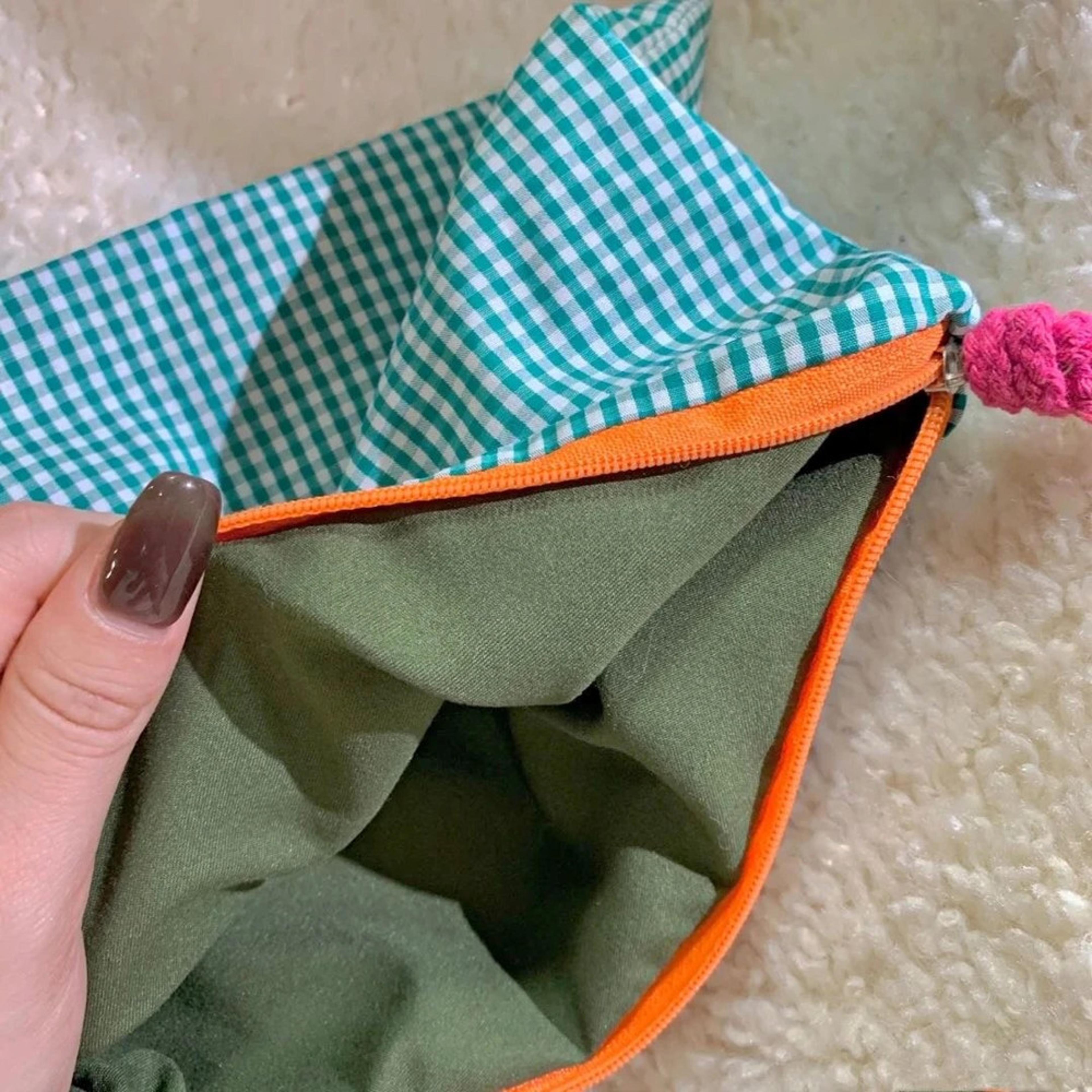 Large Capacity Plaid Makeup Bag Cotton Travel Cosmetic Organizer For Women And Girls 1