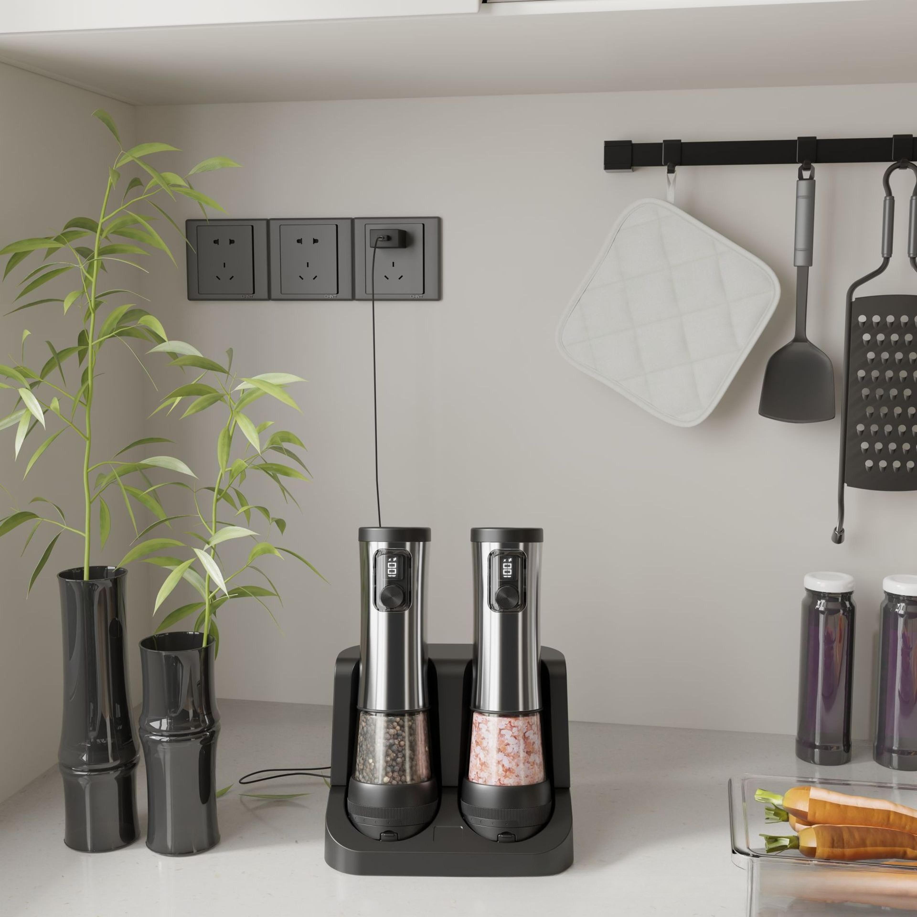 Rechargeable Electric Salt And Pepper Grinder Set With LED Light And Adjustable Coarseness 2
