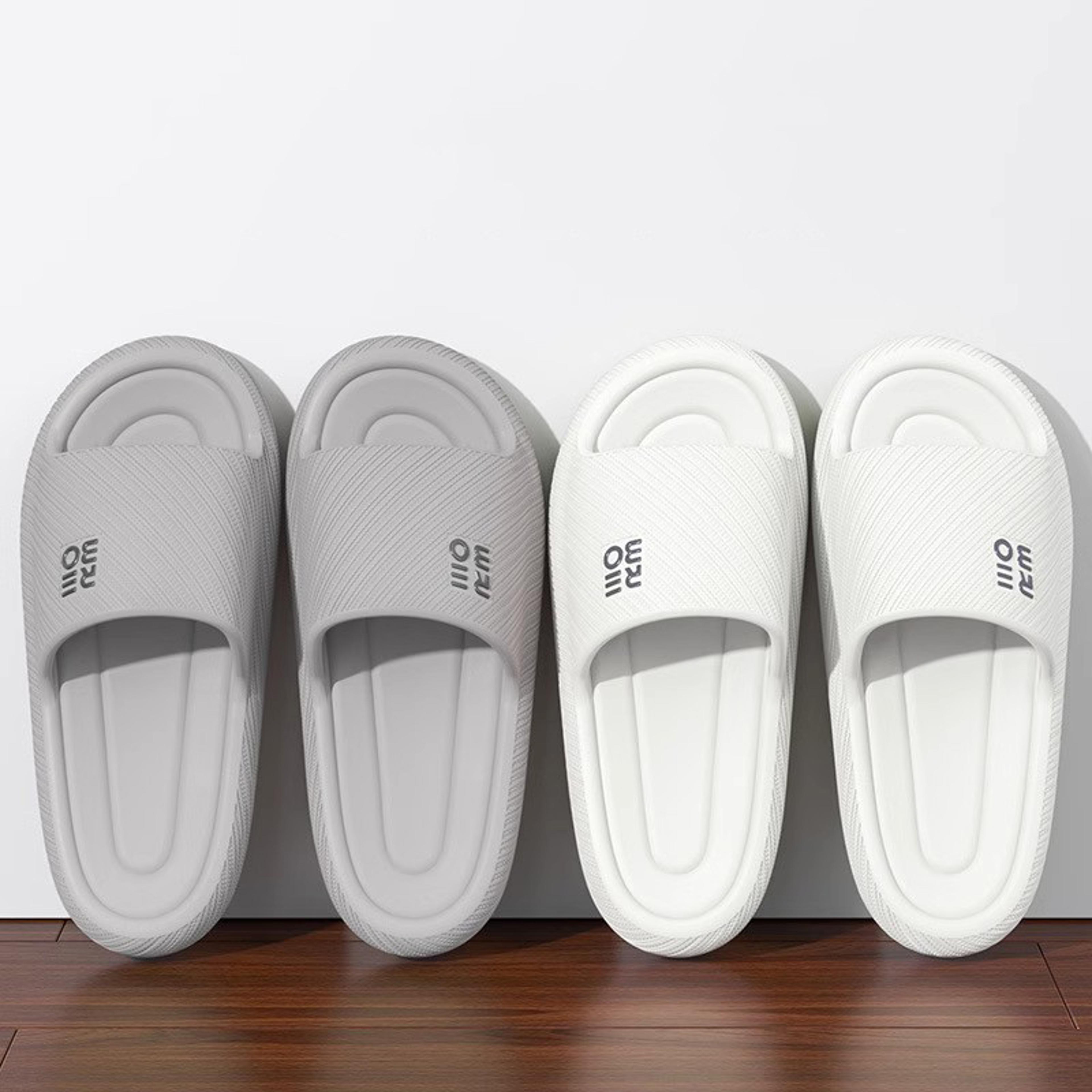 Mens EVA Bathroom Flip Flops With Soft Cushioning And Low Heel 0