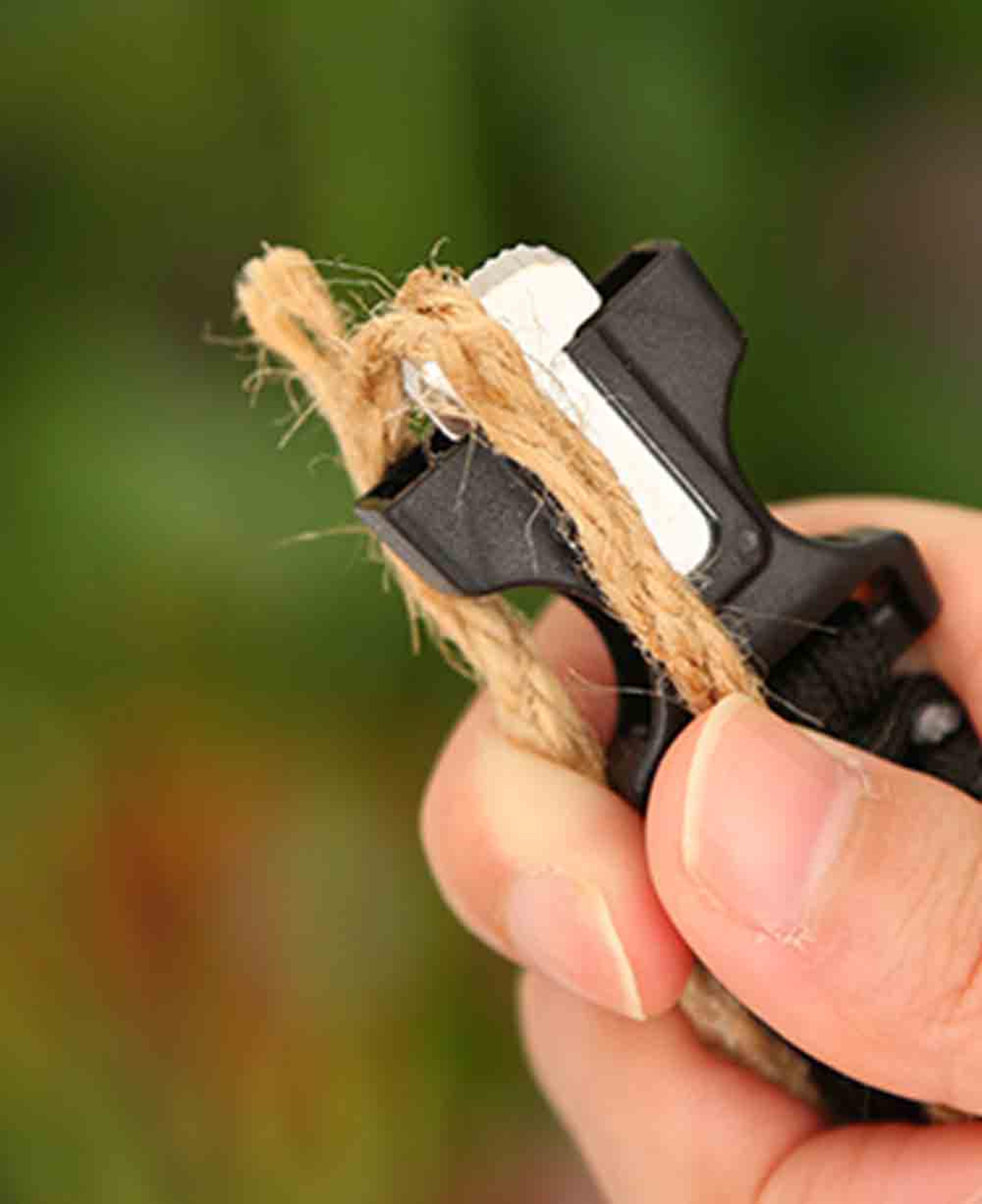Outdoor Survival Bracelet Paracord SOS Compass Whistle Tactical Gear 3