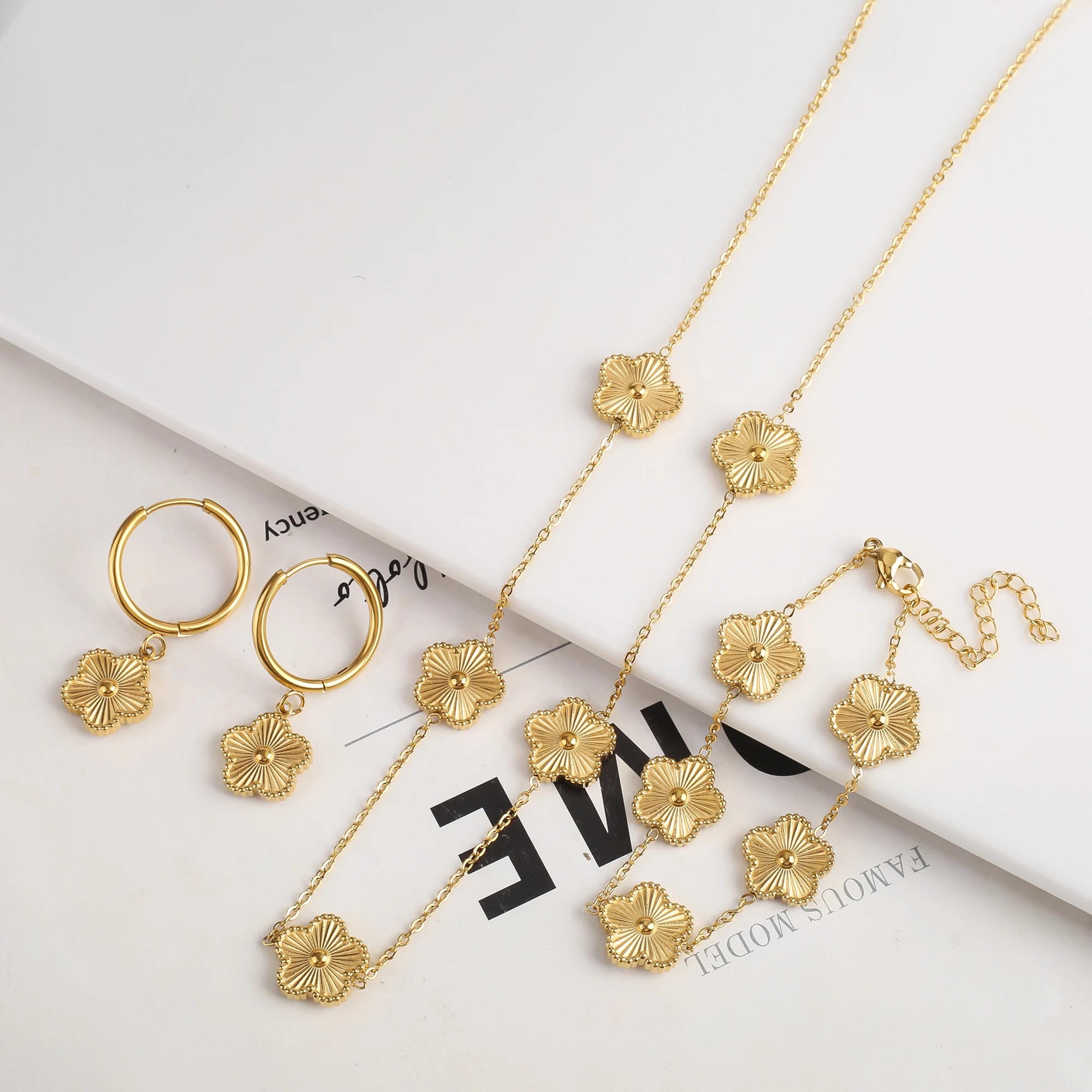 YBX1Y2KNewDesignMetalPlumLaserFiveLeafFlowerPlantBraceletStainlessSteelWaterproofHigh