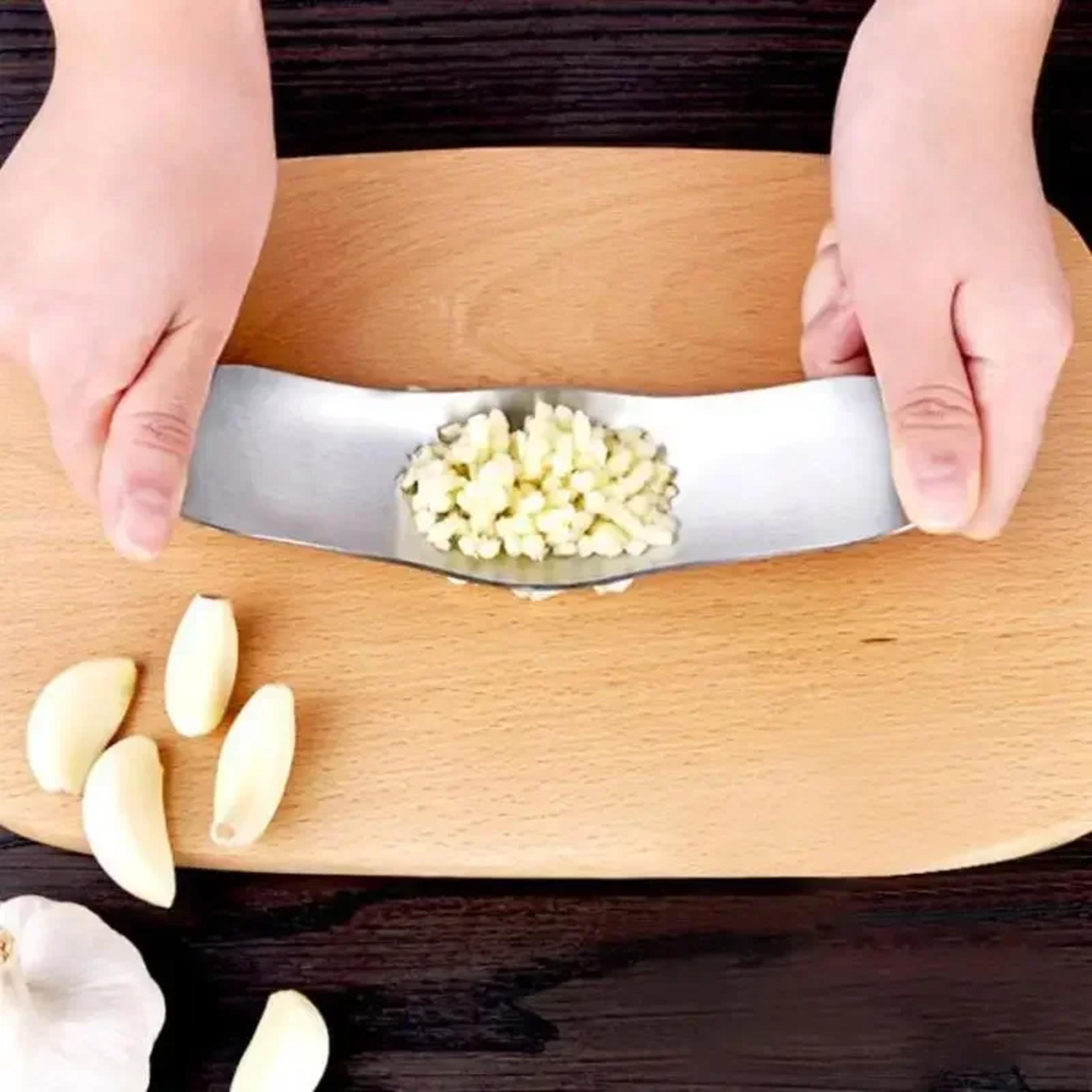 stainless steel garlic press crusher manual mincer for fruits, vegetables, and garlic