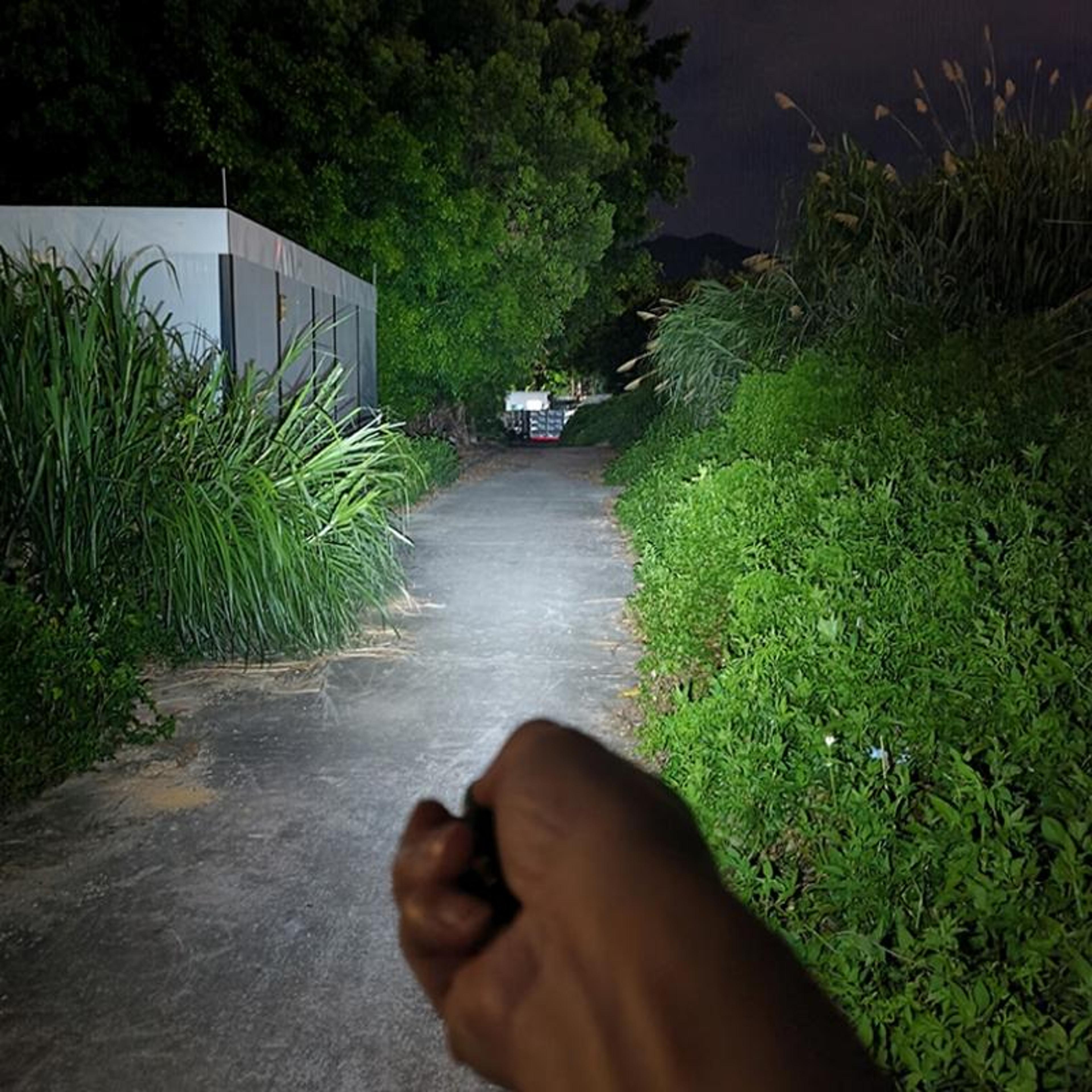 V3 Rechargeable Keychain Flashlight 900LM Mini EDC Torch With UV Light  Magnet 1