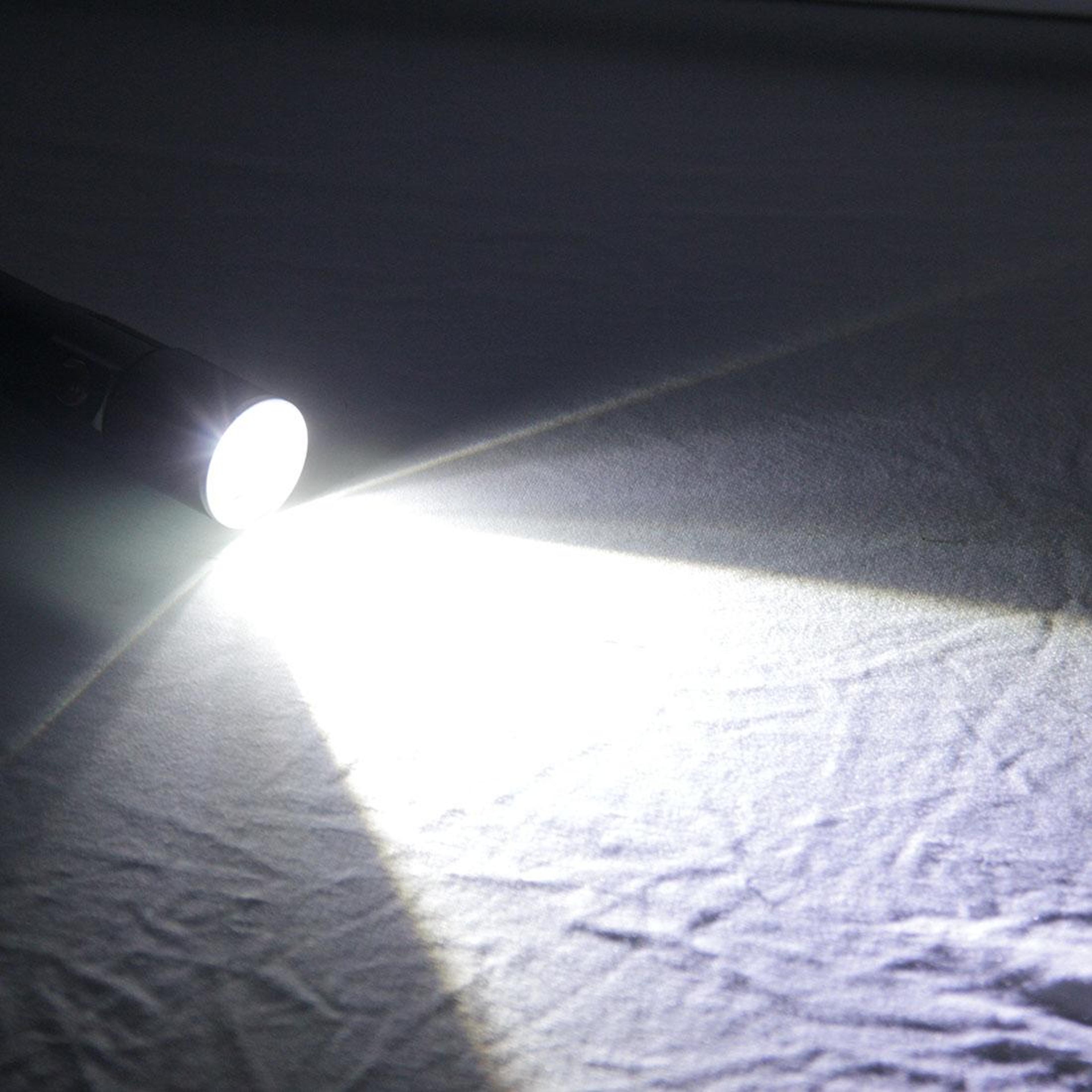 Rechargeable Dimmable White LED Flashlight With Magnetic Base 1