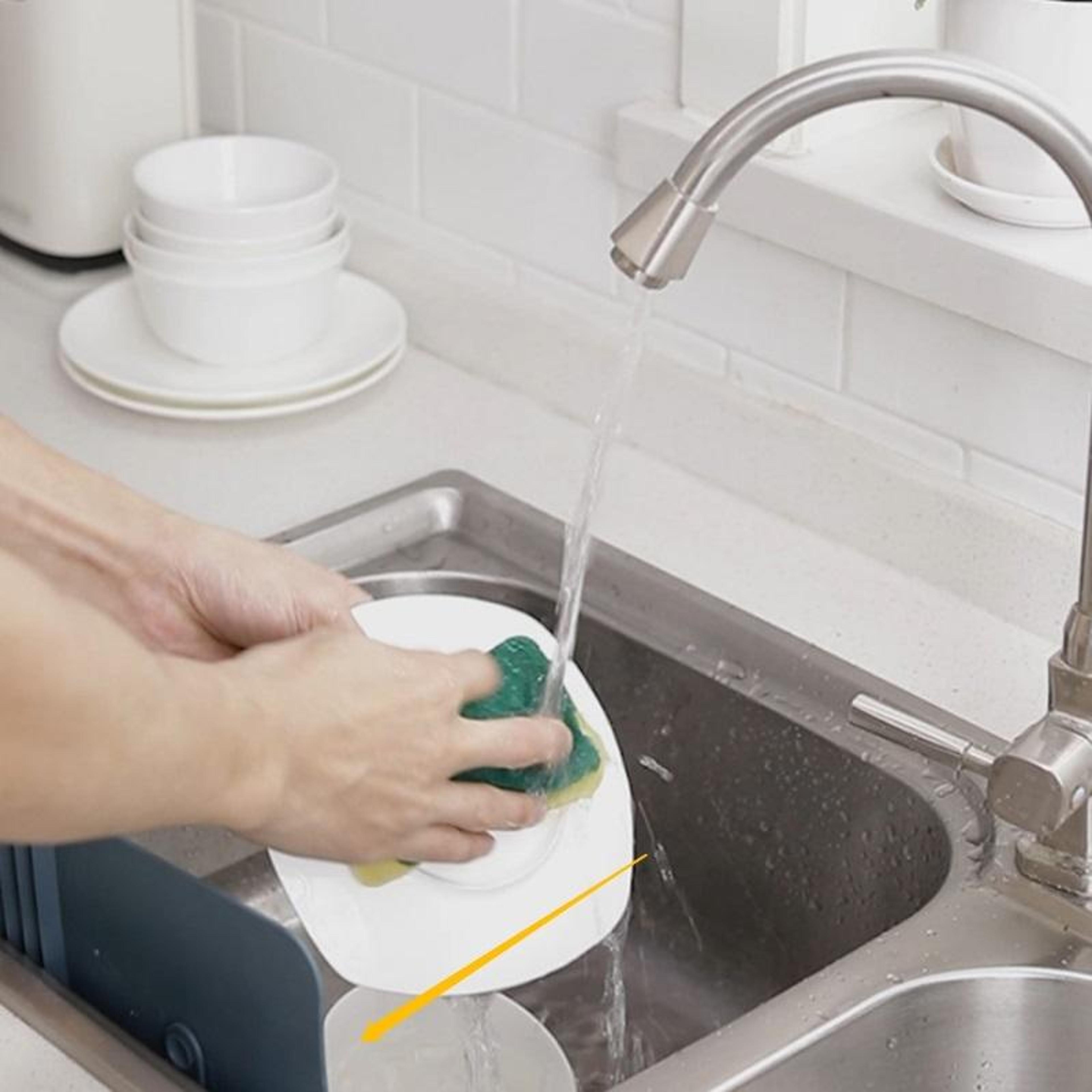 Premium Kitchen Sink Splash Guard Flaps Foldable Suction Shield 3