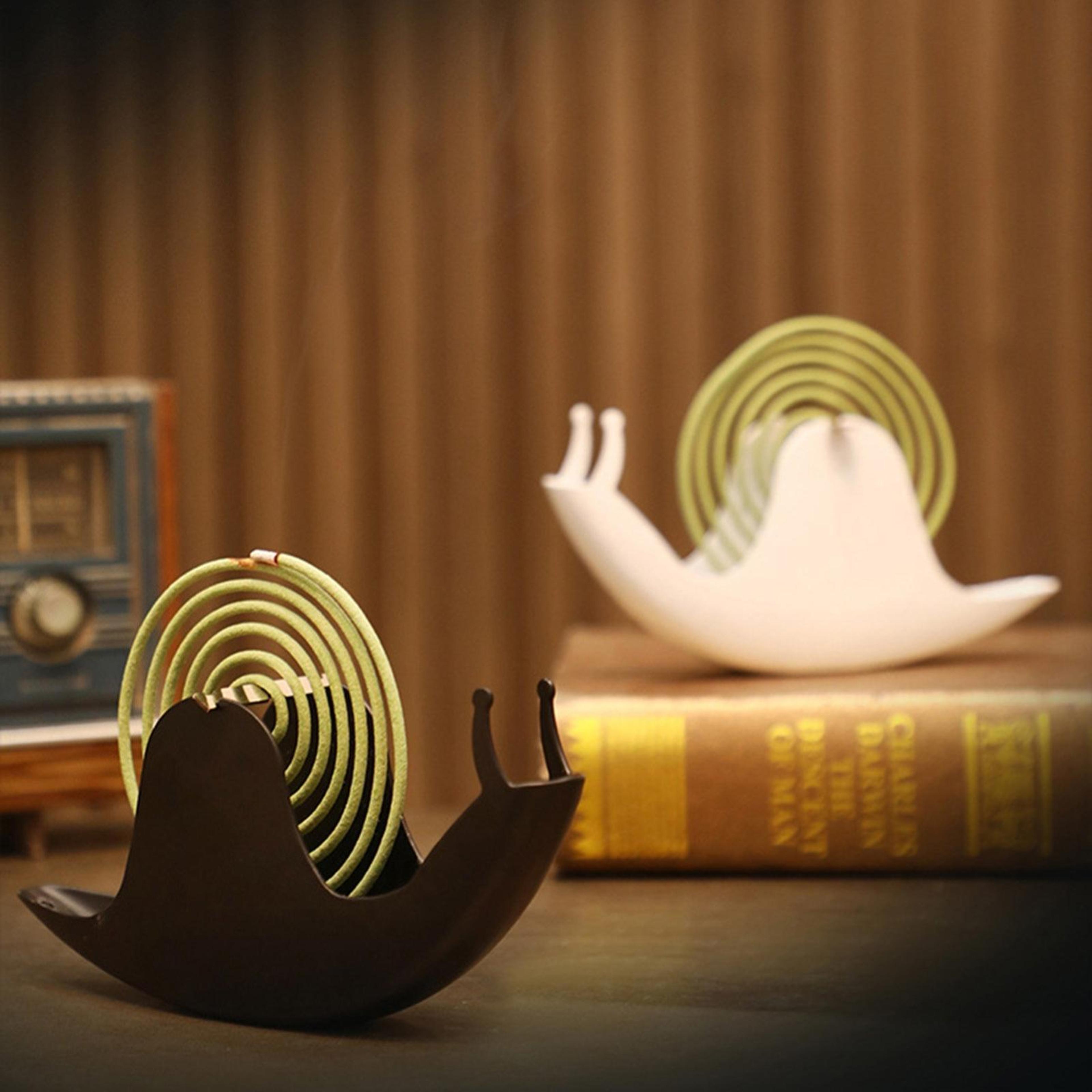 Snail Shape Fireproof Mosquito Coil Holder With Ash Catcher Tray For Indoor  Outdoor Use 0