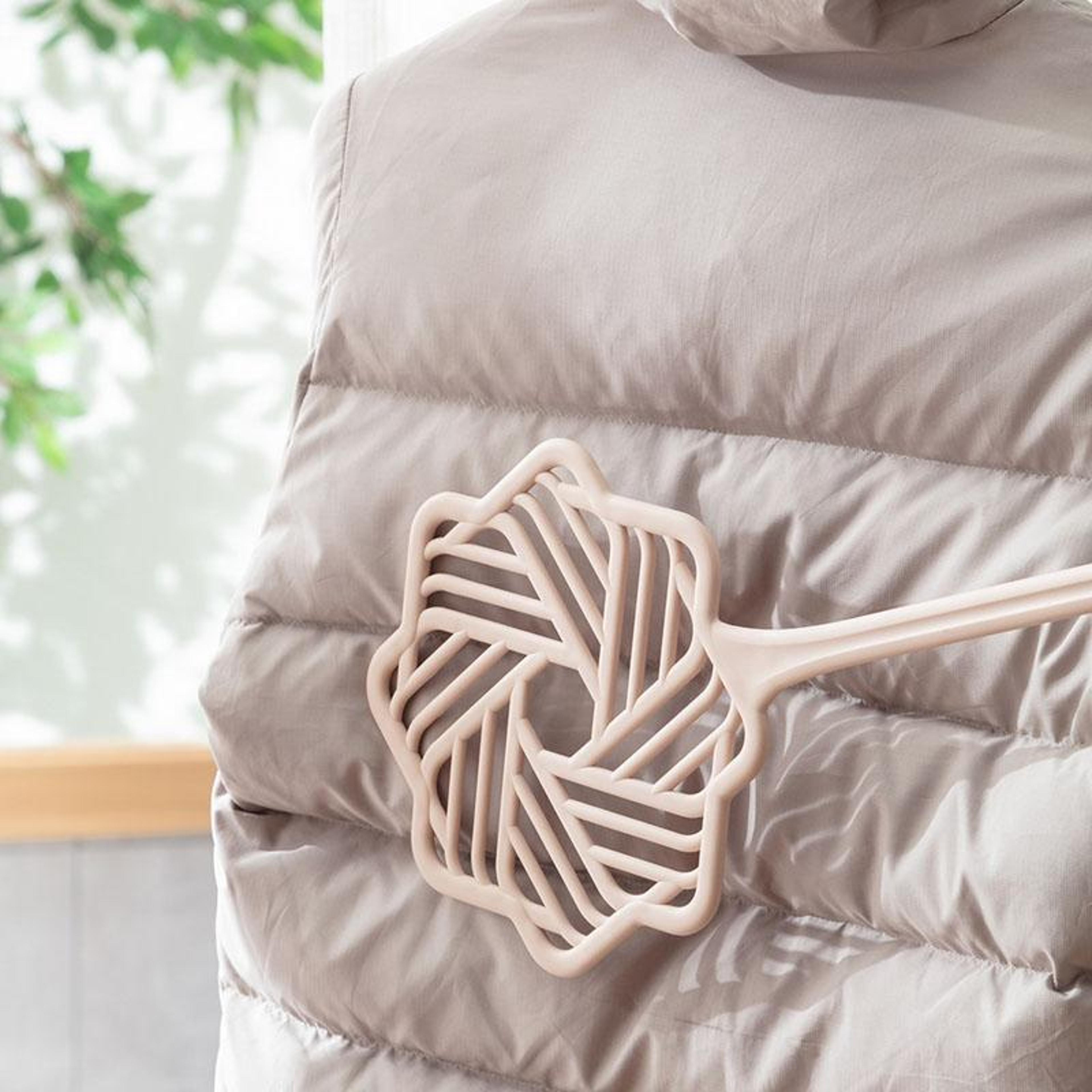 FluffyClean Quilt Dust Remover  Comforter Fluffing Paddle 0