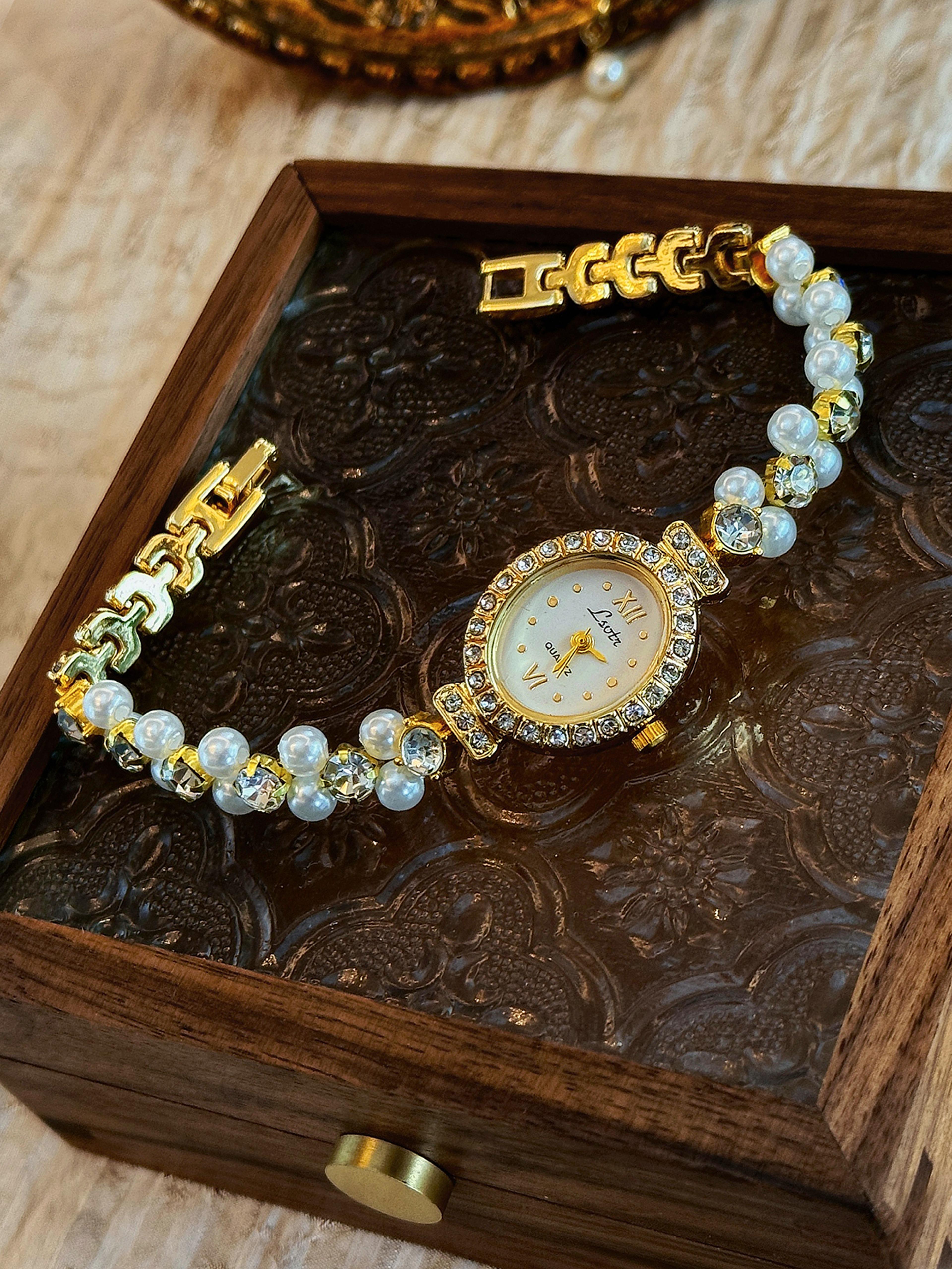Elegant Vintage Womens Watch With Pearl Rhinestone Inlays Oval MotherOfPearl Dial For Daily Wear An 1